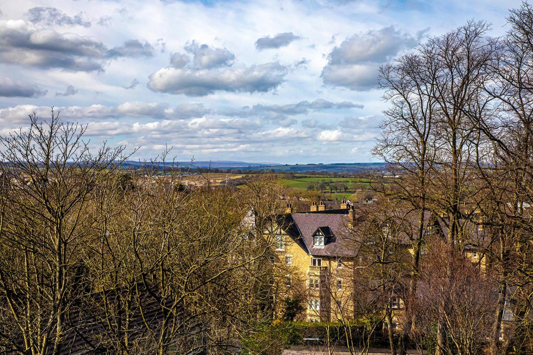 Fountains Guest House - Harrogate Stays with FREE PARKING