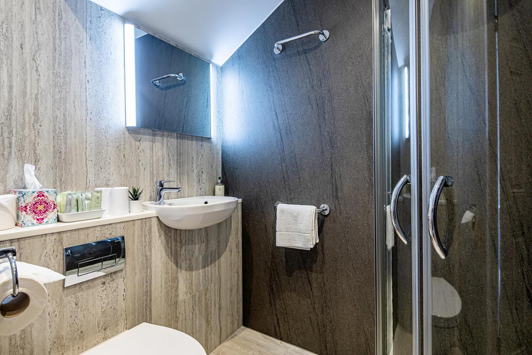 Fountains Guest House - Harrogate Stays with FREE PARKING