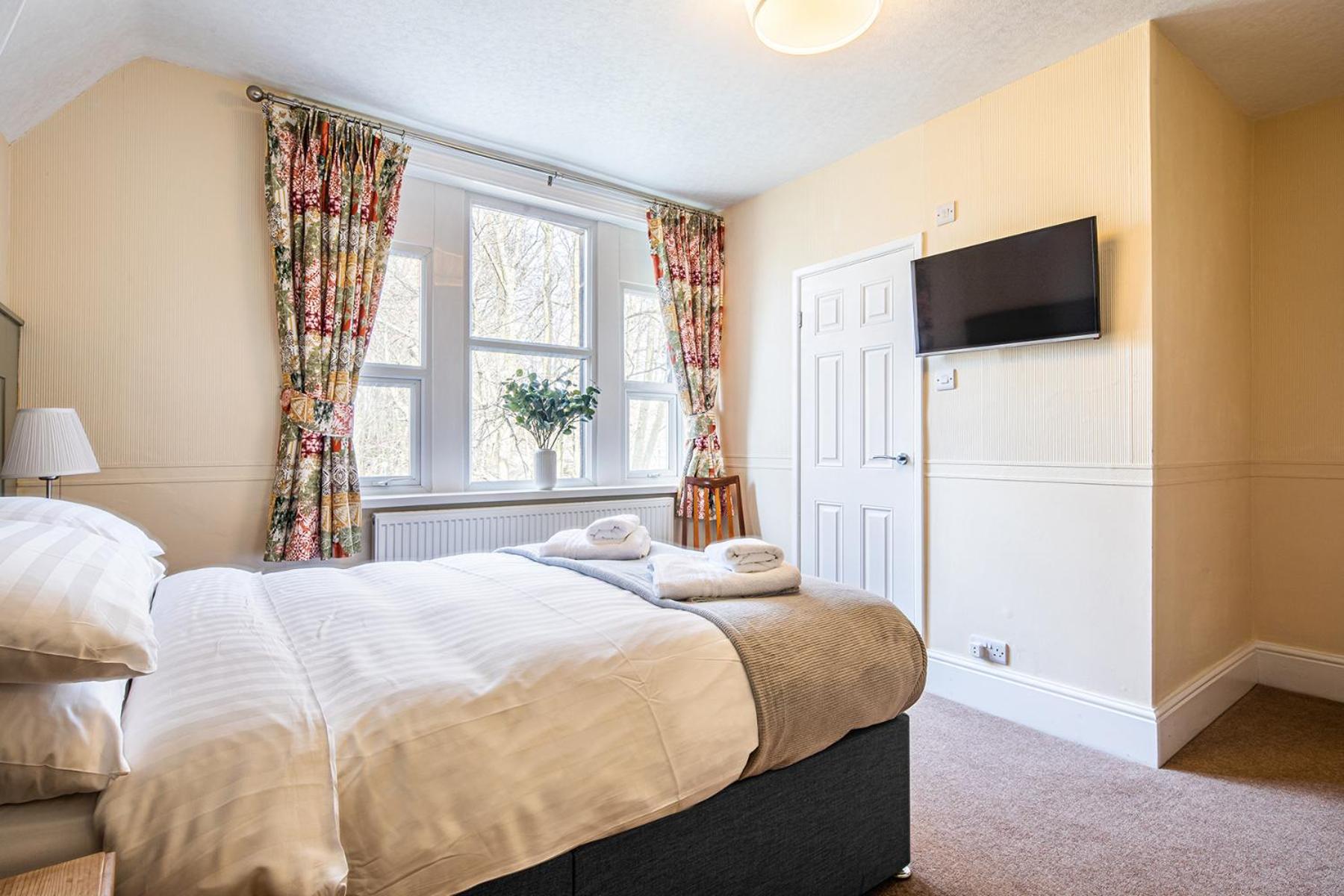 Fountains Guest House - Harrogate Stays with FREE PARKING