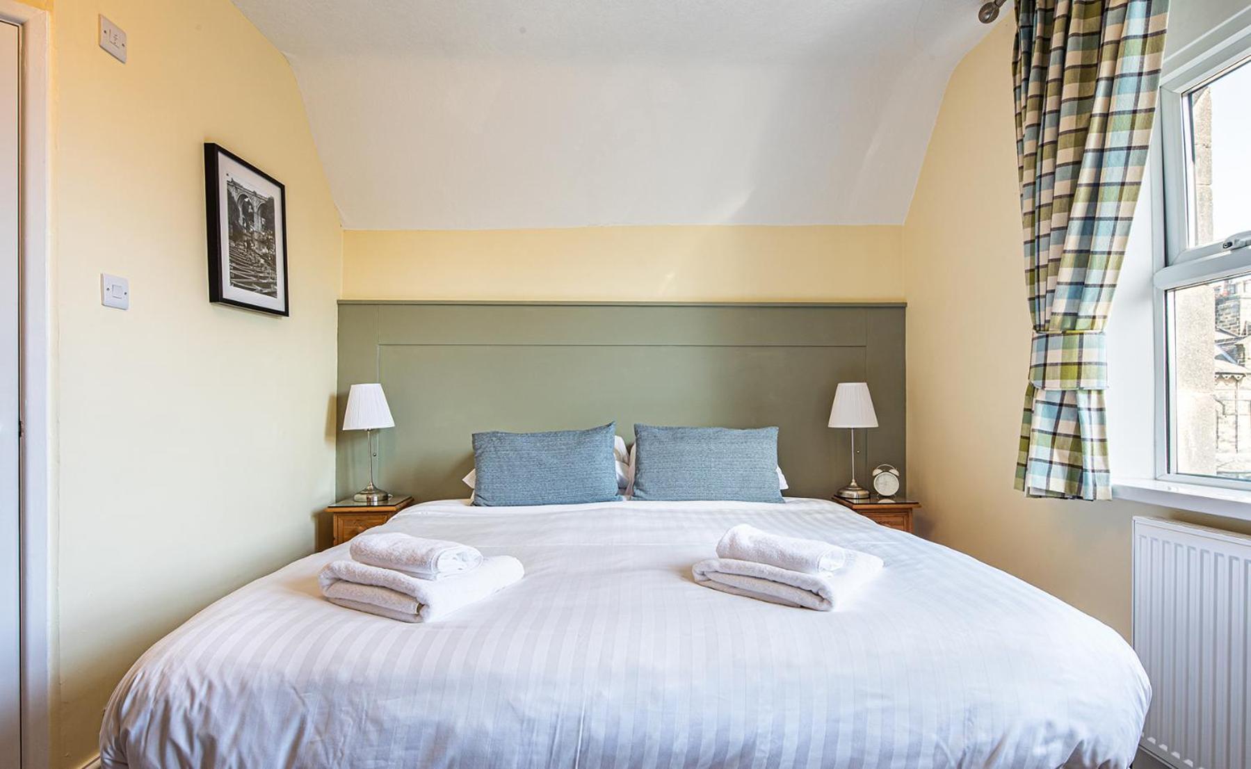 Fountains Guest House - Harrogate Stays with FREE PARKING