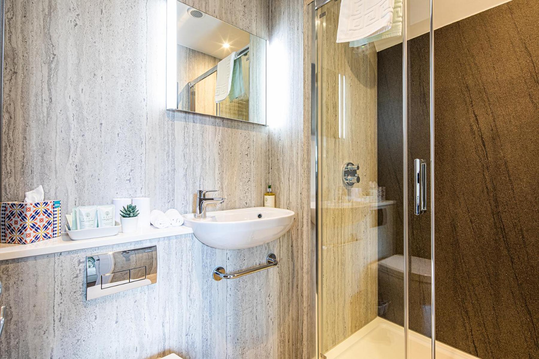Fountains Guest House - Harrogate Stays with FREE PARKING