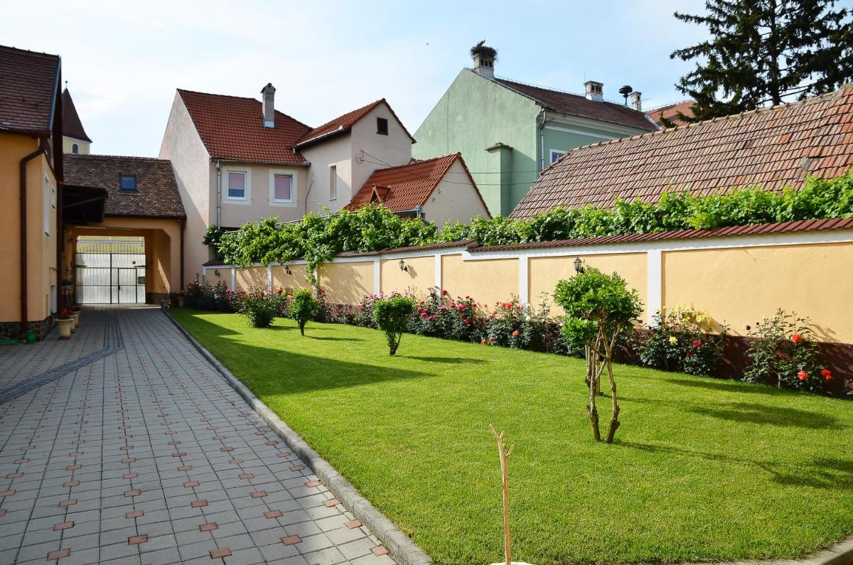 Pension Artemis view 4