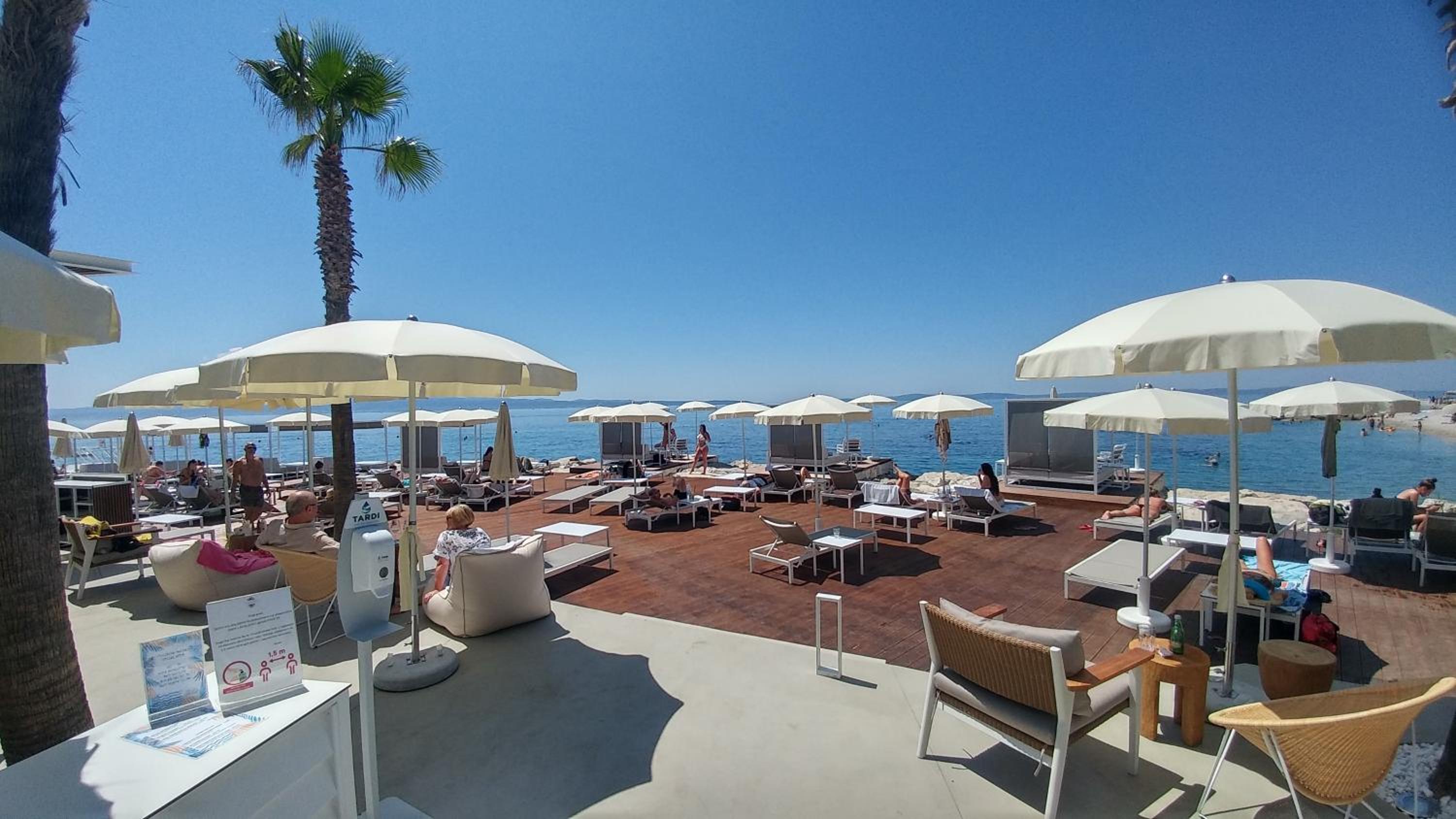 Apartment Deluxe Sea View Split view 5