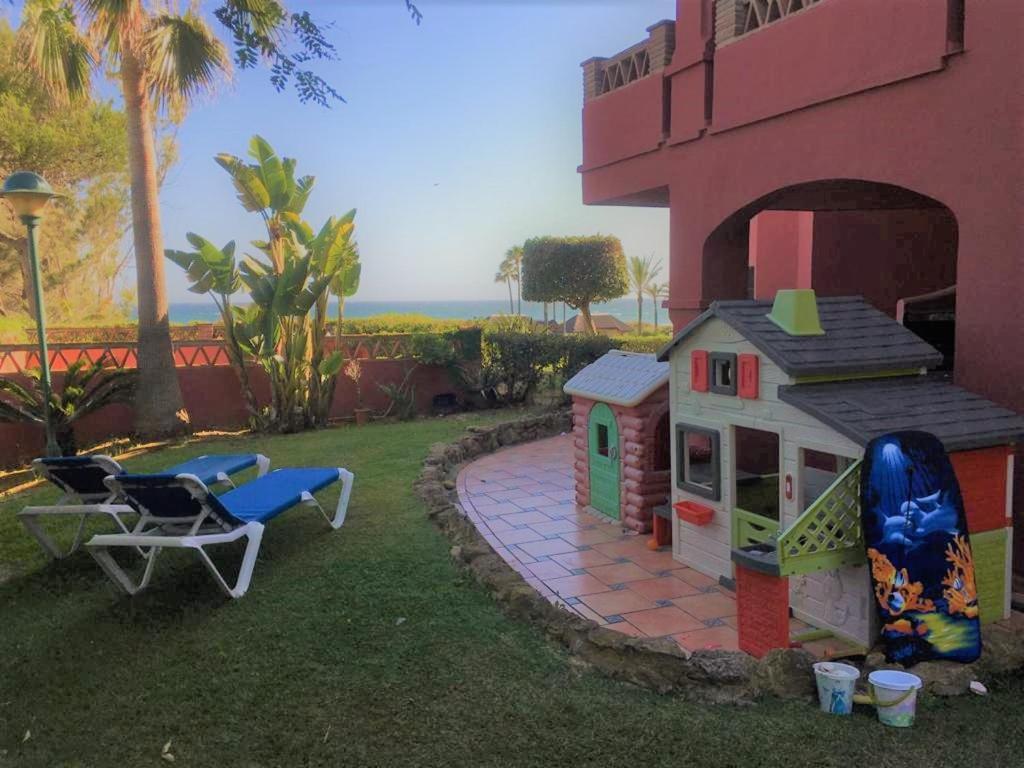 Marbella beachside apartment in 5 star gated view 5