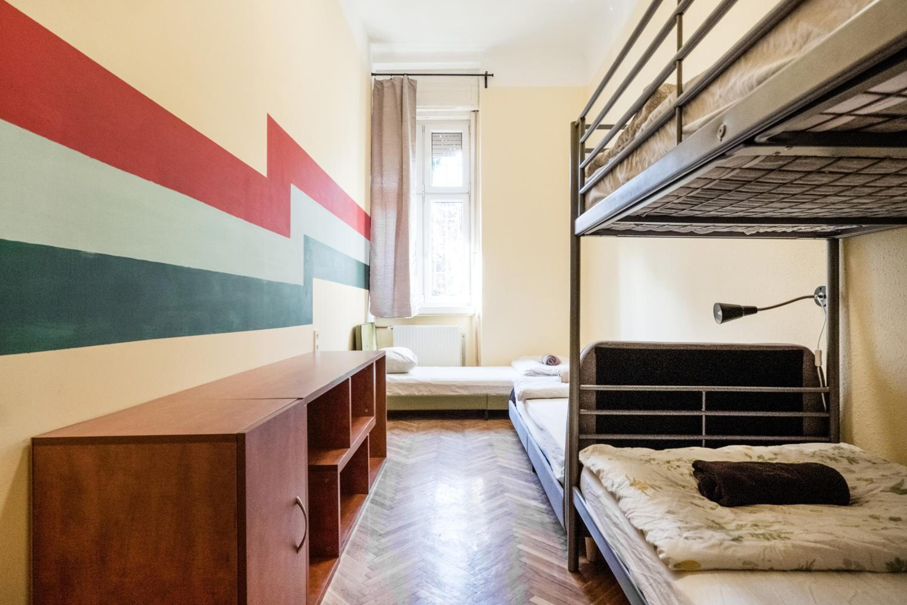 Baroque Hostel & Coworking
