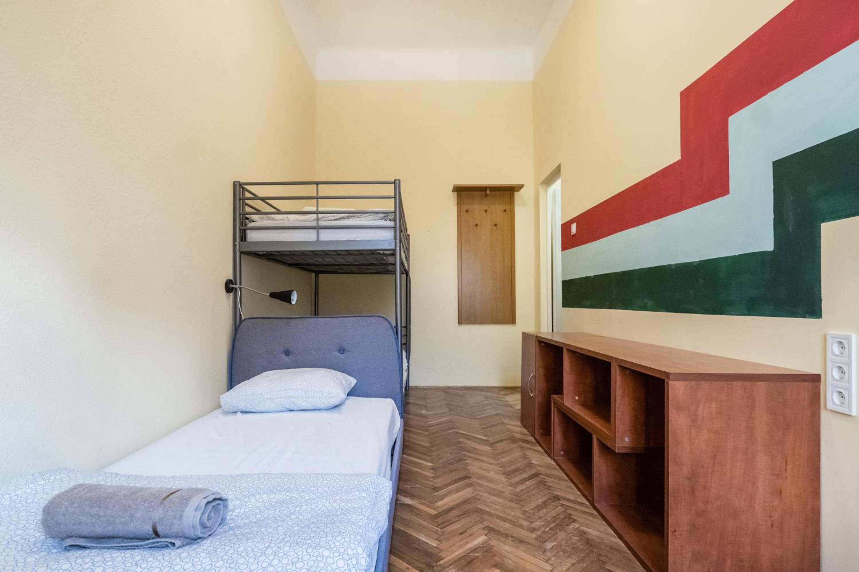 Baroque Hostel & Coworking