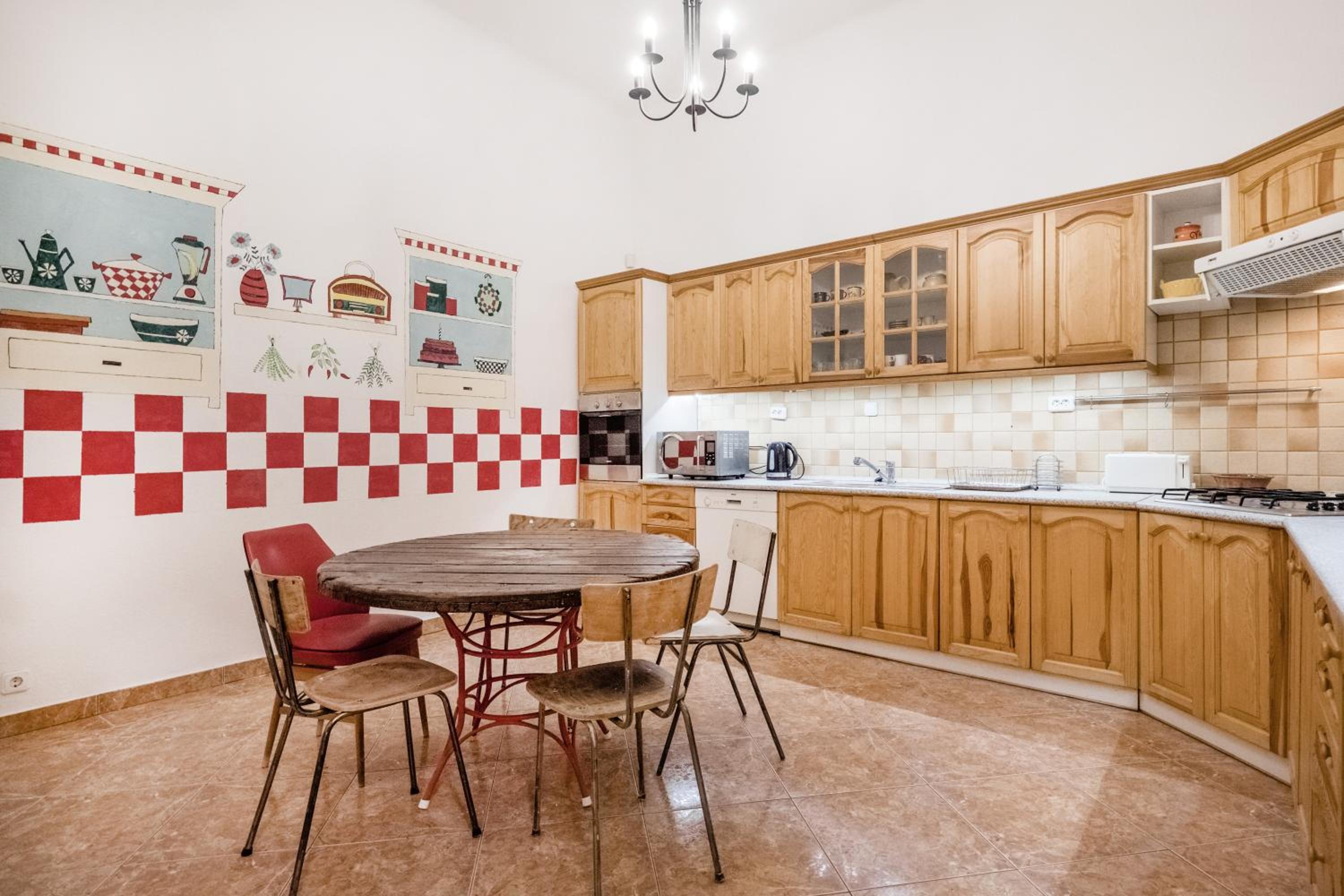 Baroque Hostel & Coworking