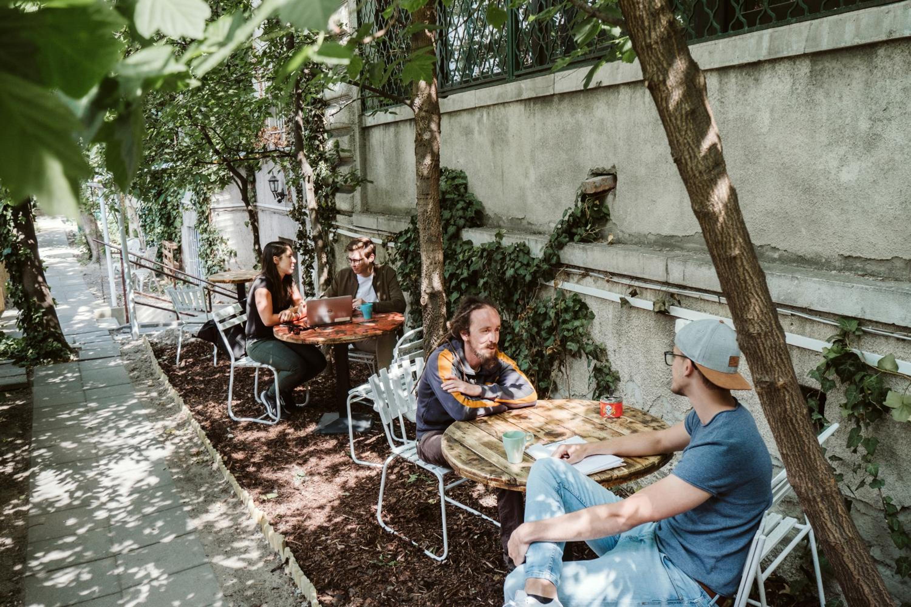 Baroque Hostel & Coworking