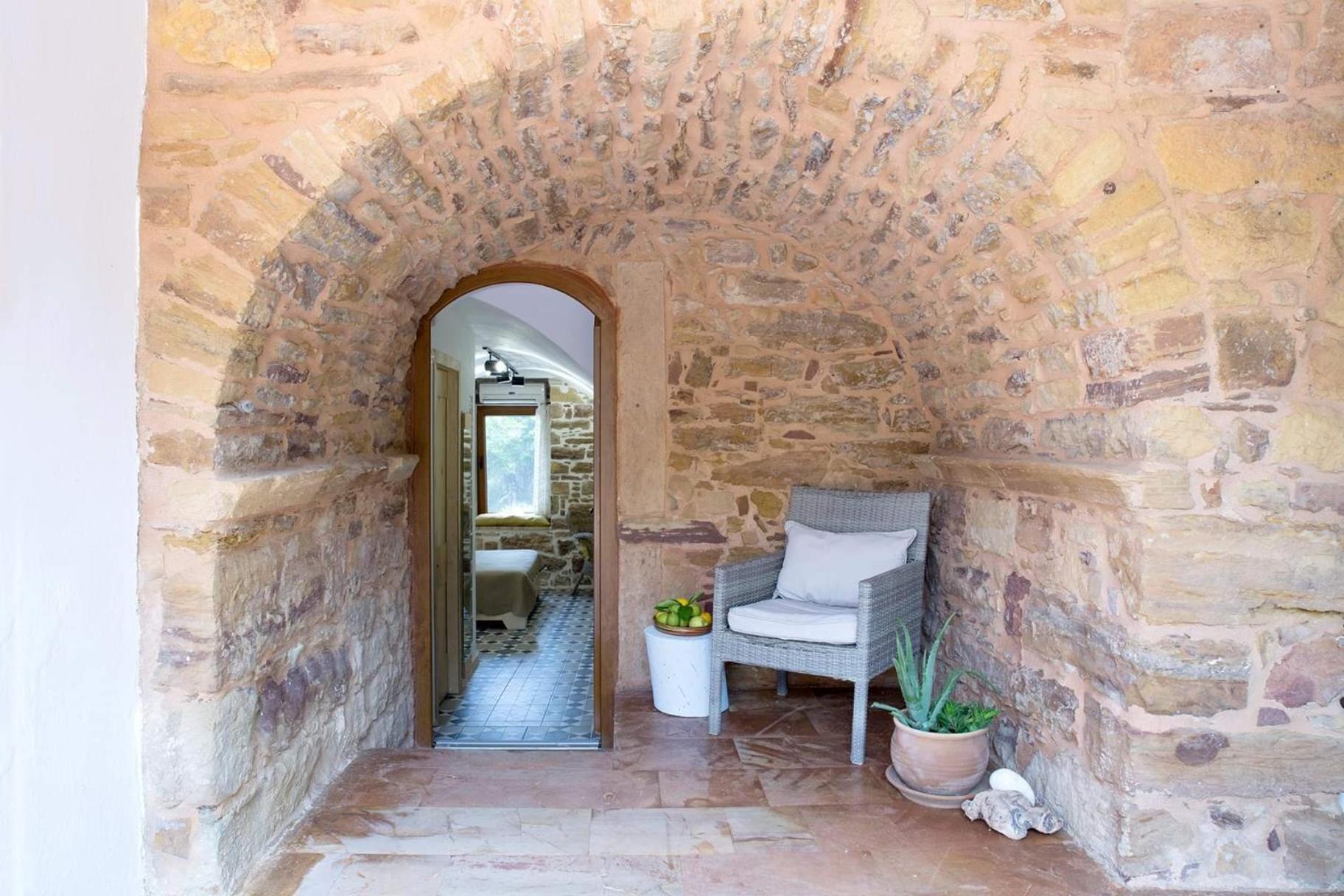 Hotel Voulamandis House - Image 1