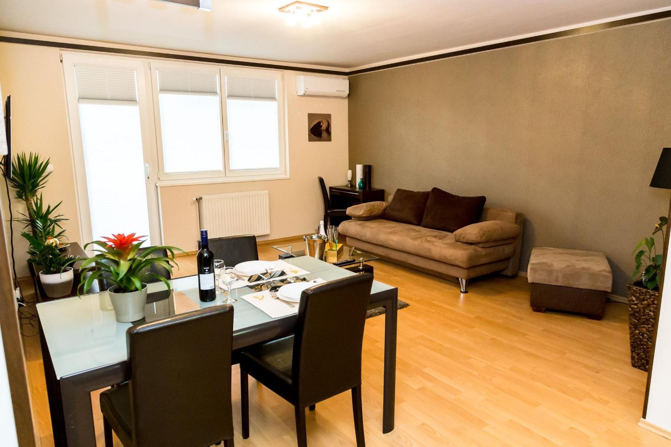 Arpad Bridge Apartments