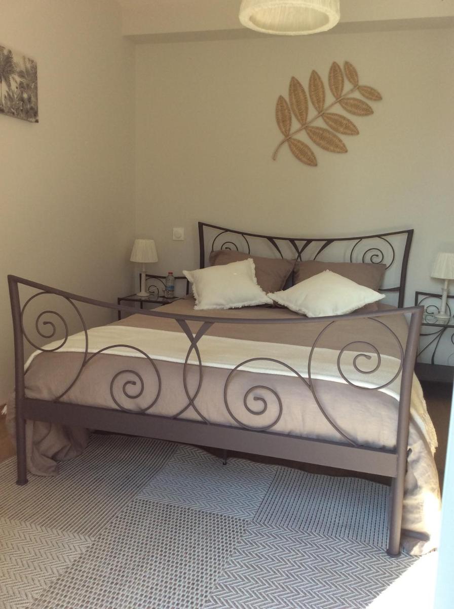 Du Côté de Chez Paule, chambre avec entrée indépendante et salle d'eau privative view 5