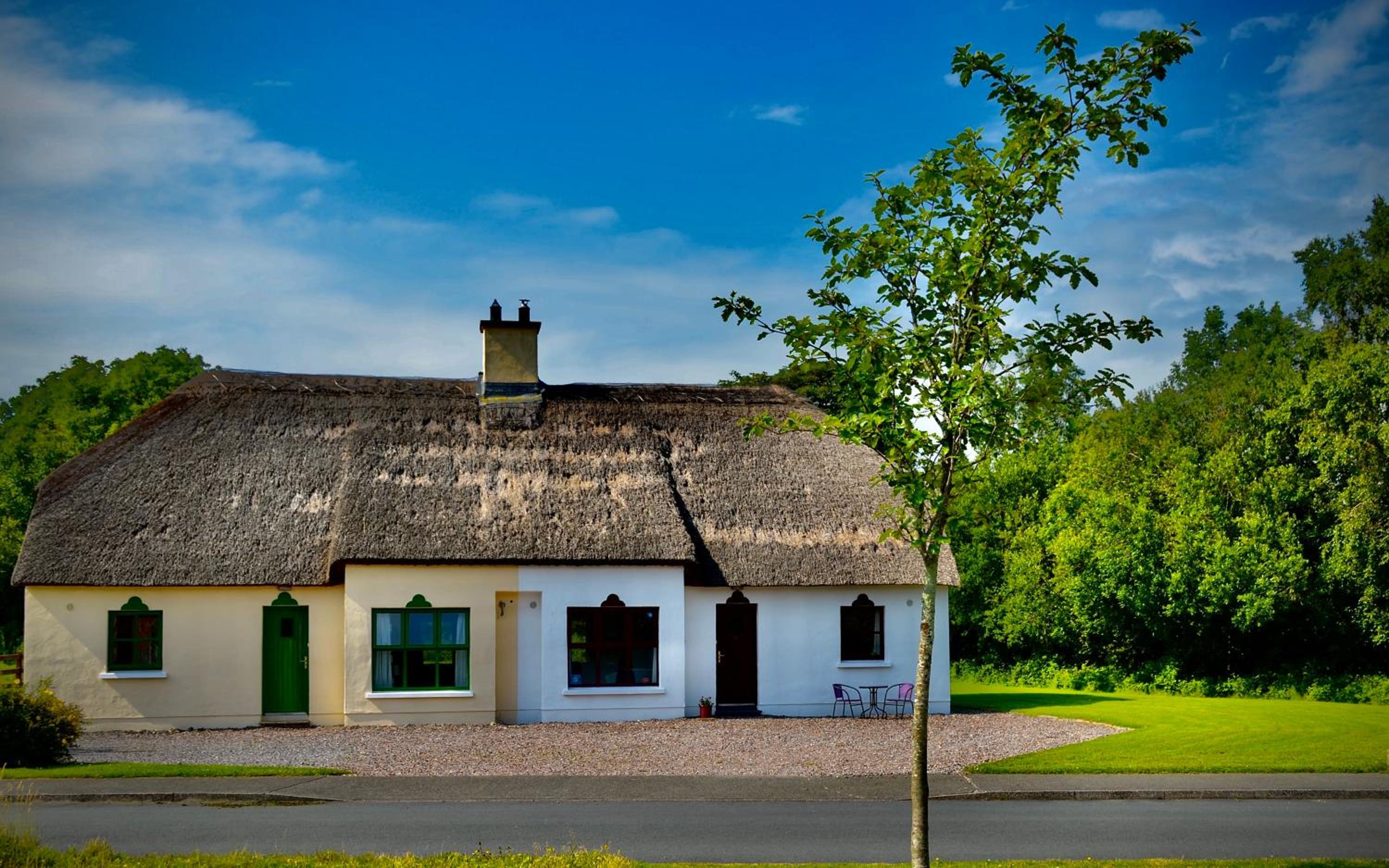 Cottage 33 Old Killarney Village Killarney V93K66X 4 King Beds Sleeps 8 Sharing