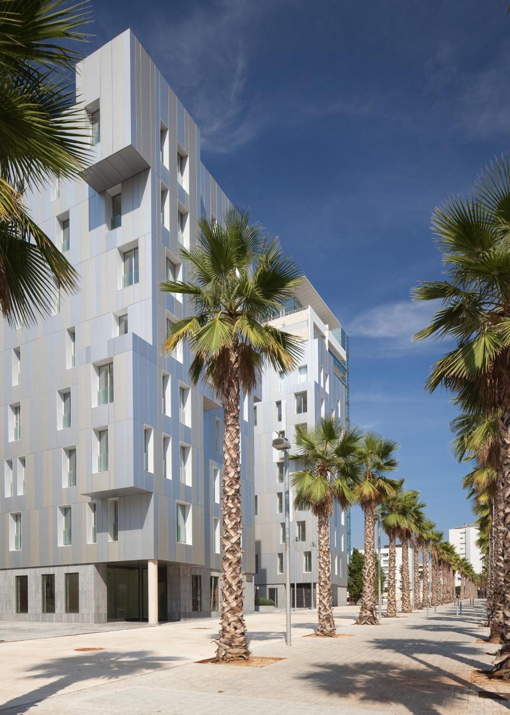 Lugaris Beach Apartments