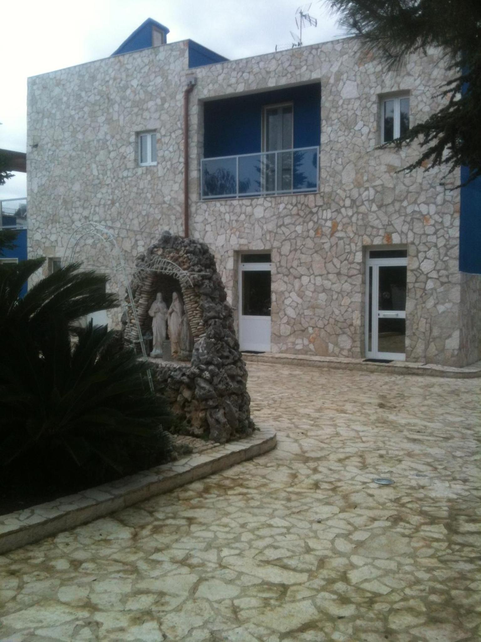 Photo 12