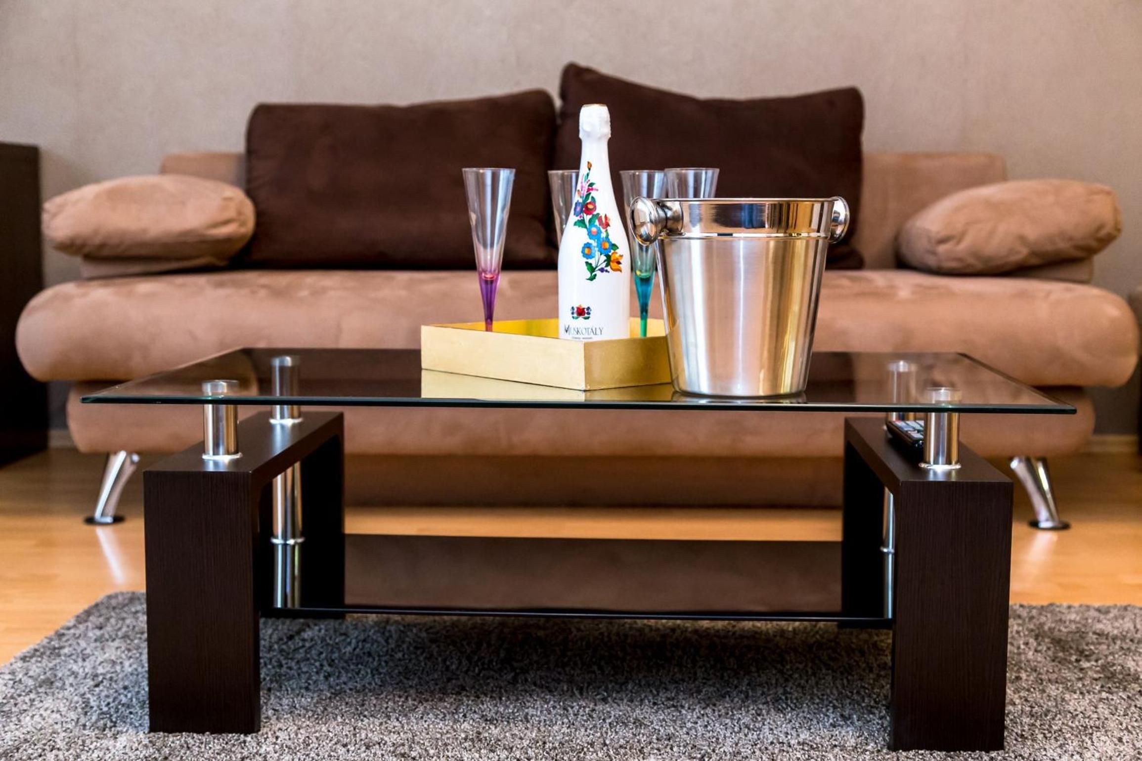 Arpad Bridge Apartments