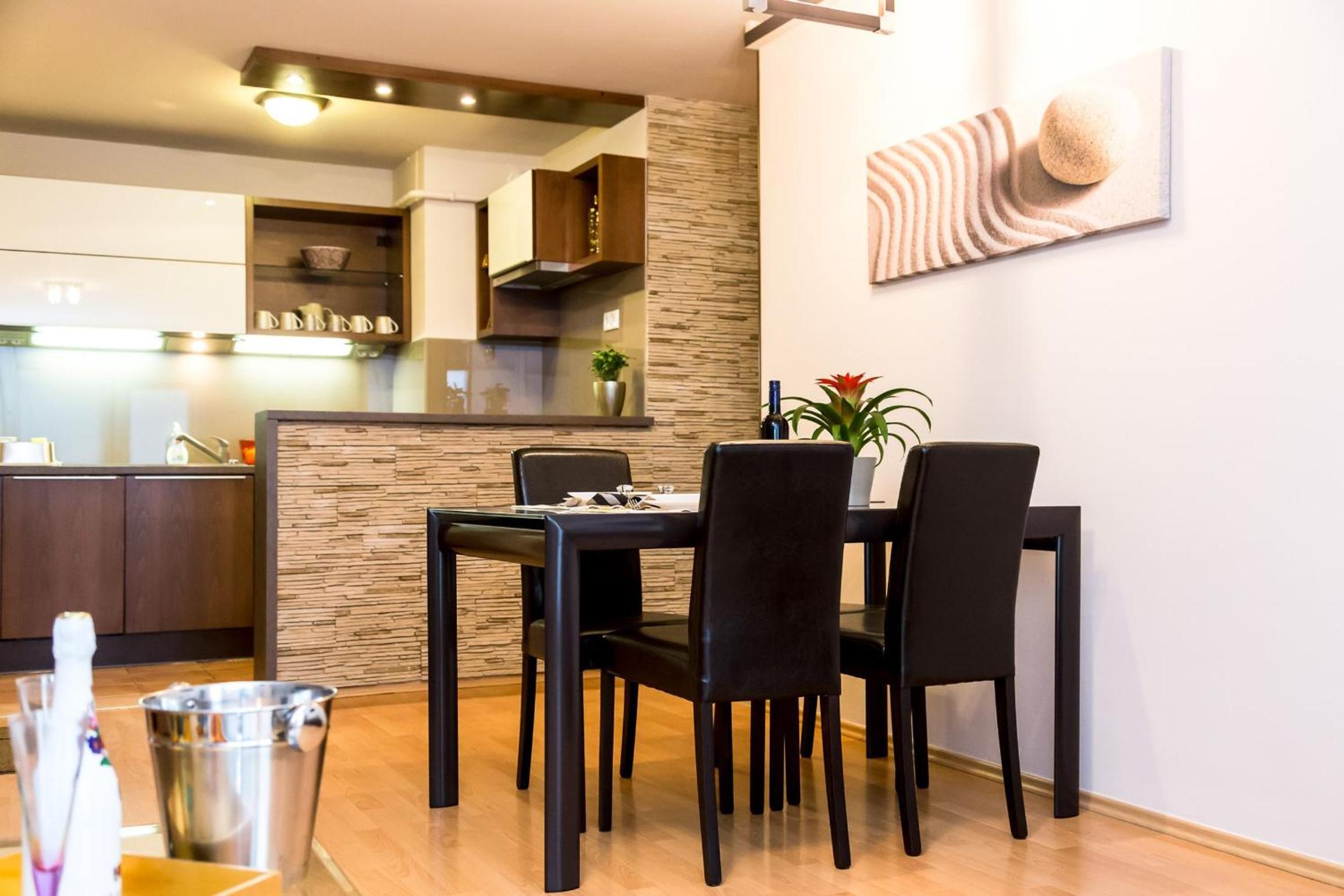 Arpad Bridge Apartments