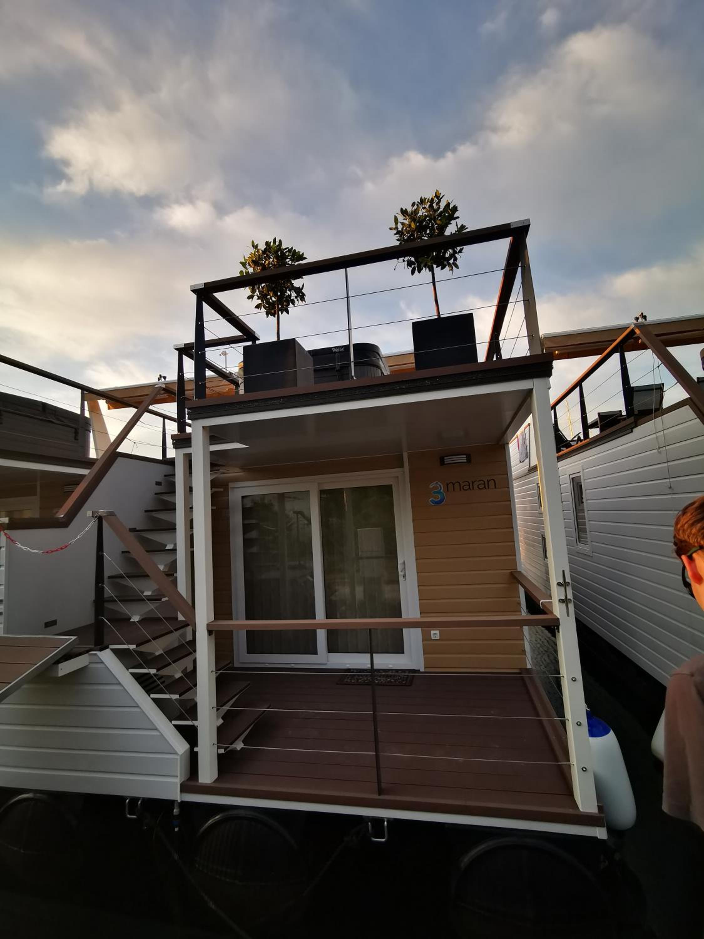 Hotel Floating Seahouse Ocean Beauty 1 - Image 1