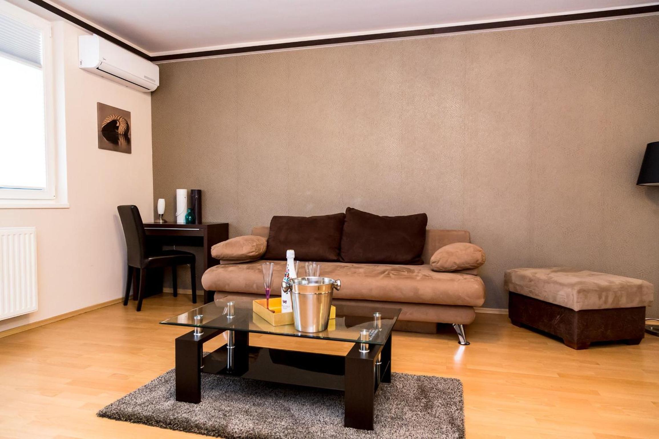 Arpad Bridge Apartments