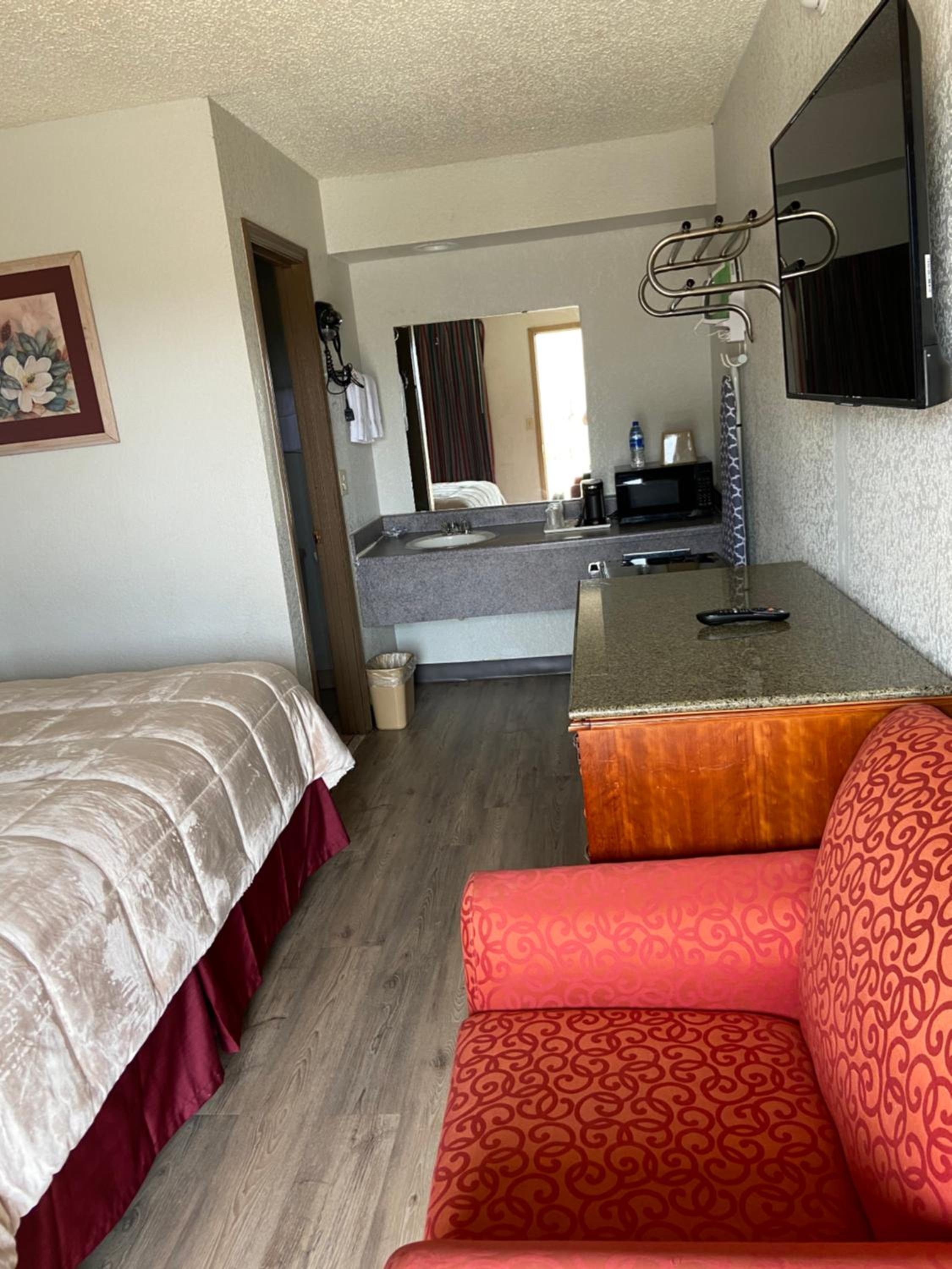 Oklahoma City Vacations - Colonial Inn - Property Image 3