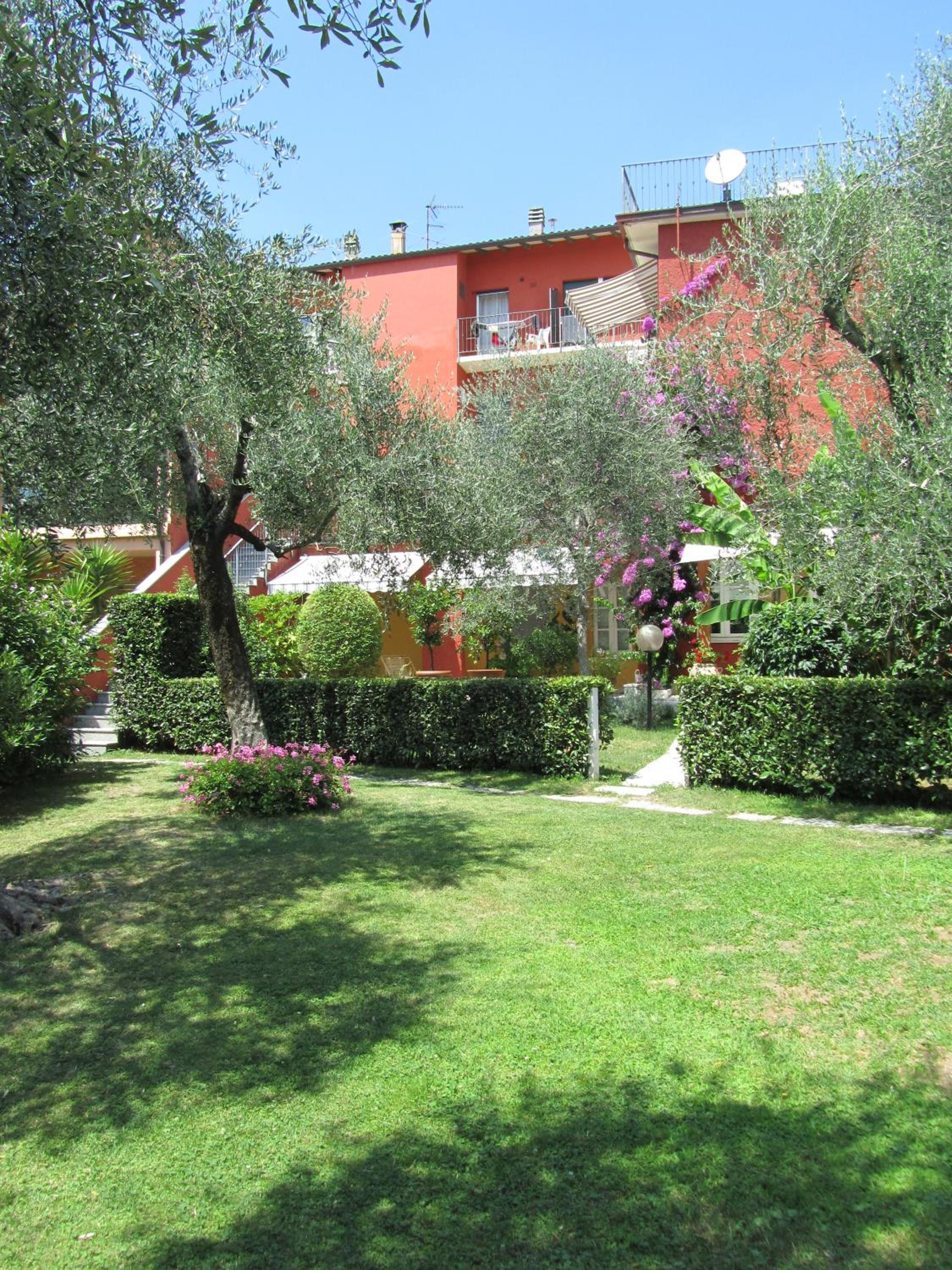 Photo 16