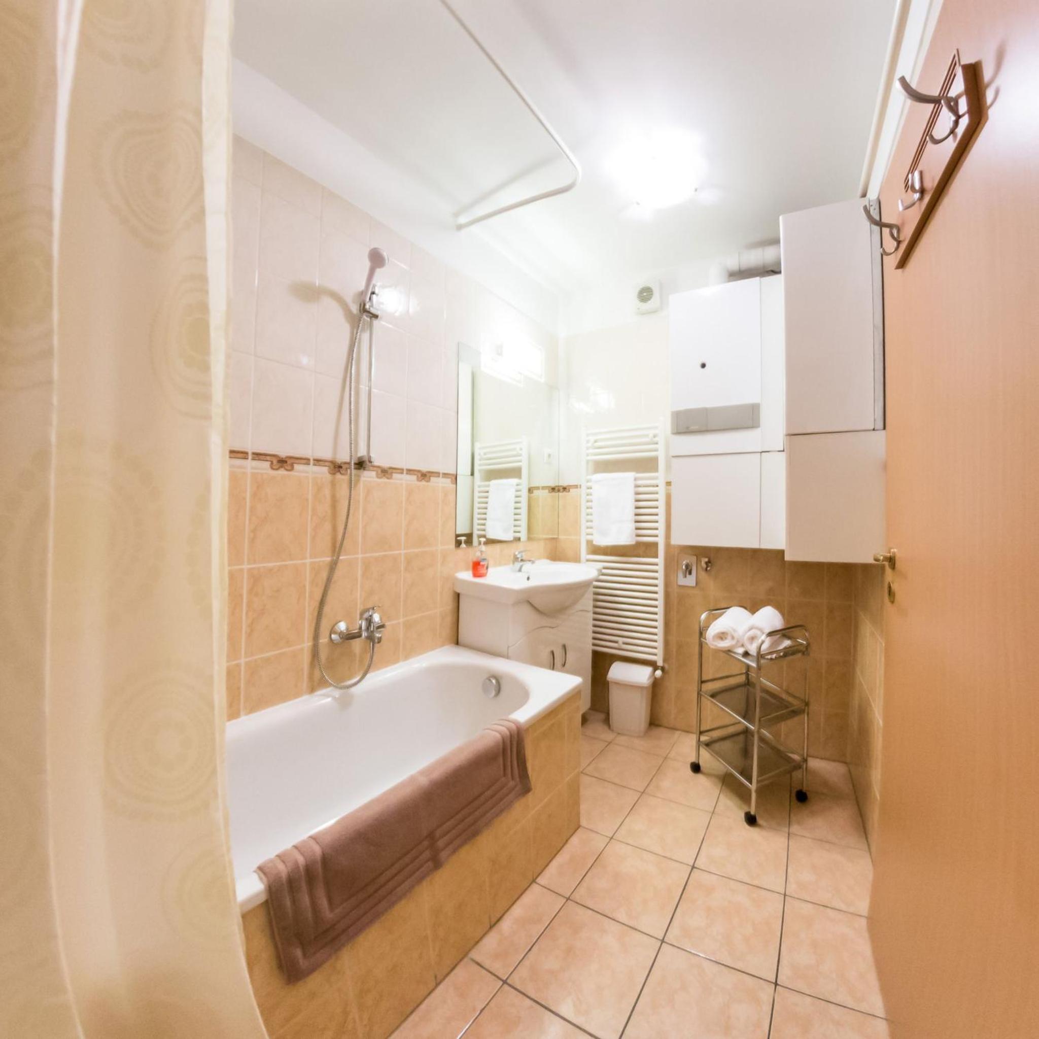 Arpad Bridge Apartments