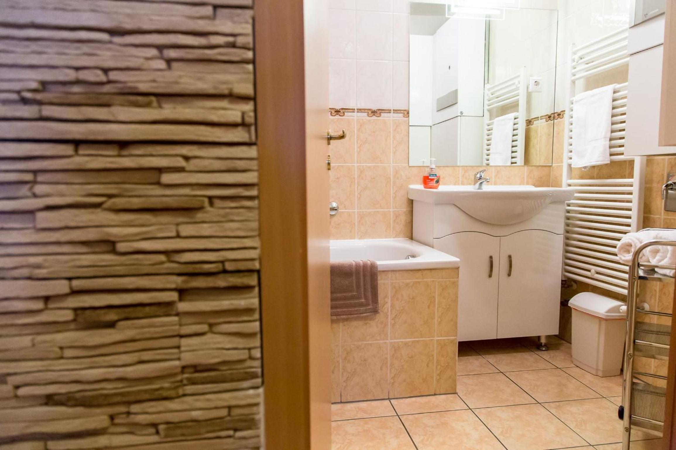 Arpad Bridge Apartments