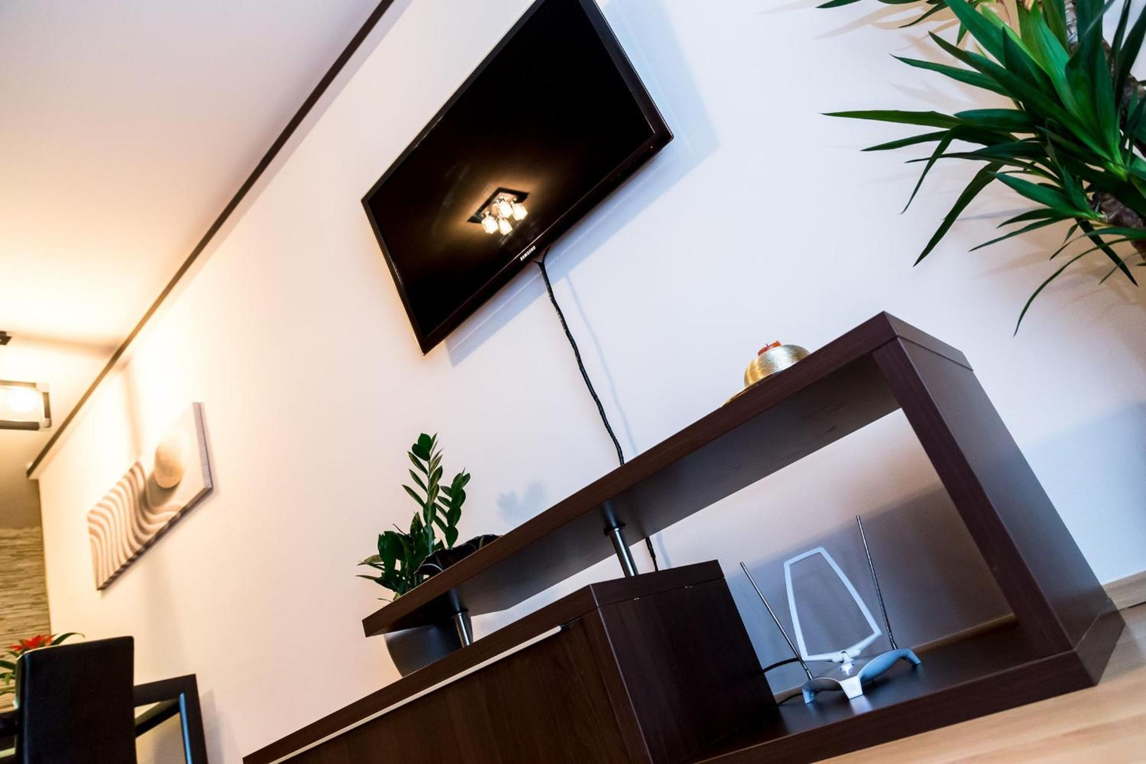 Arpad Bridge Apartments