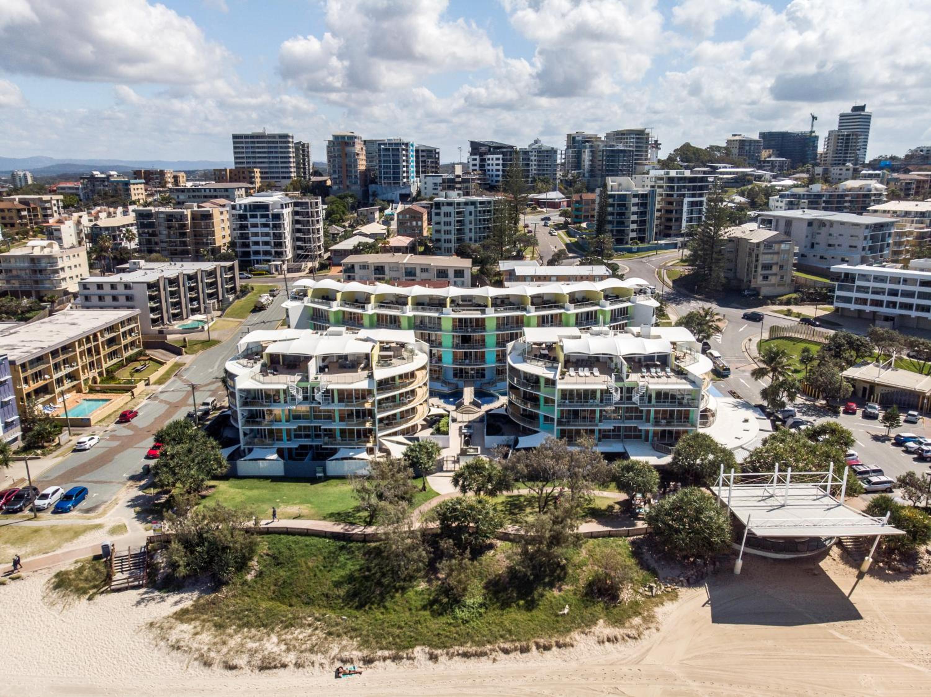 Rolling Surf Resort - Image 4
