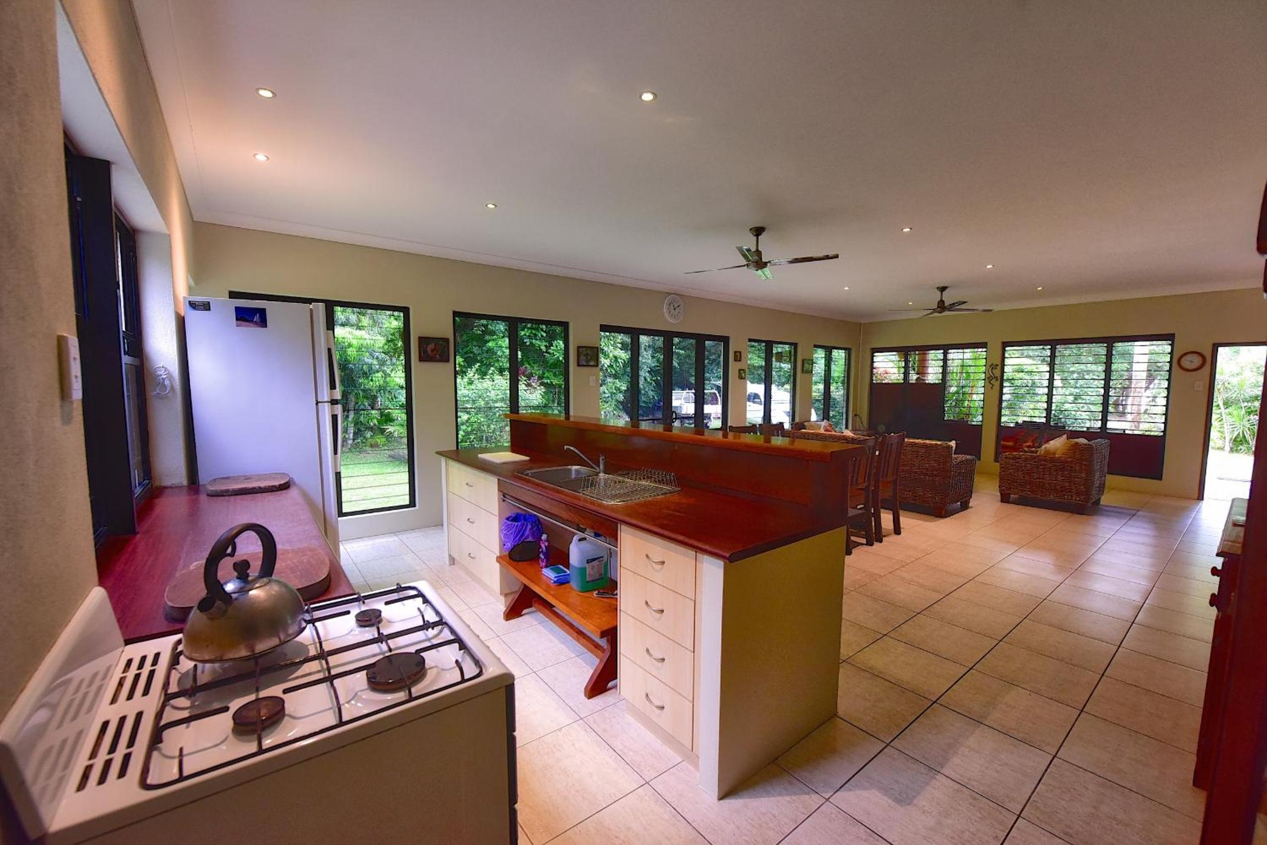 Thornton Beach Bungalows Daintree