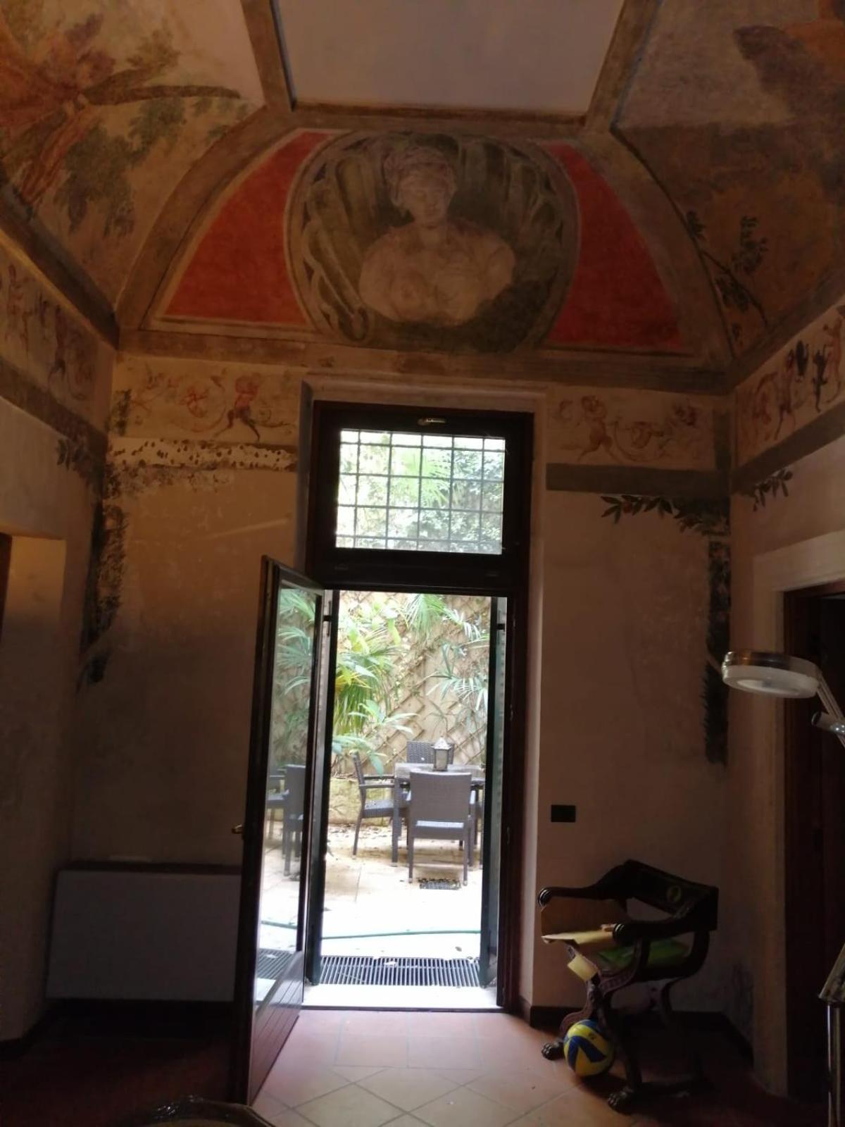 Palazzo Rinascimentale con affreschi photo 3