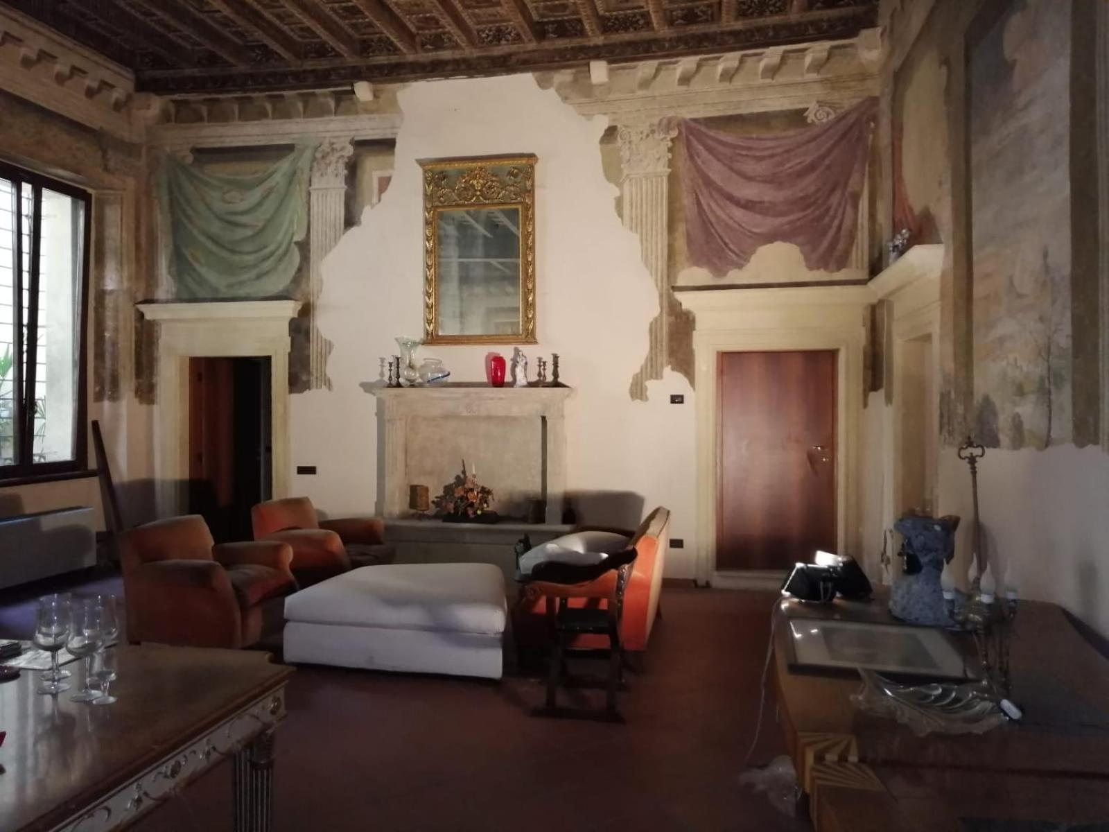 Palazzo Rinascimentale con affreschi photo 4