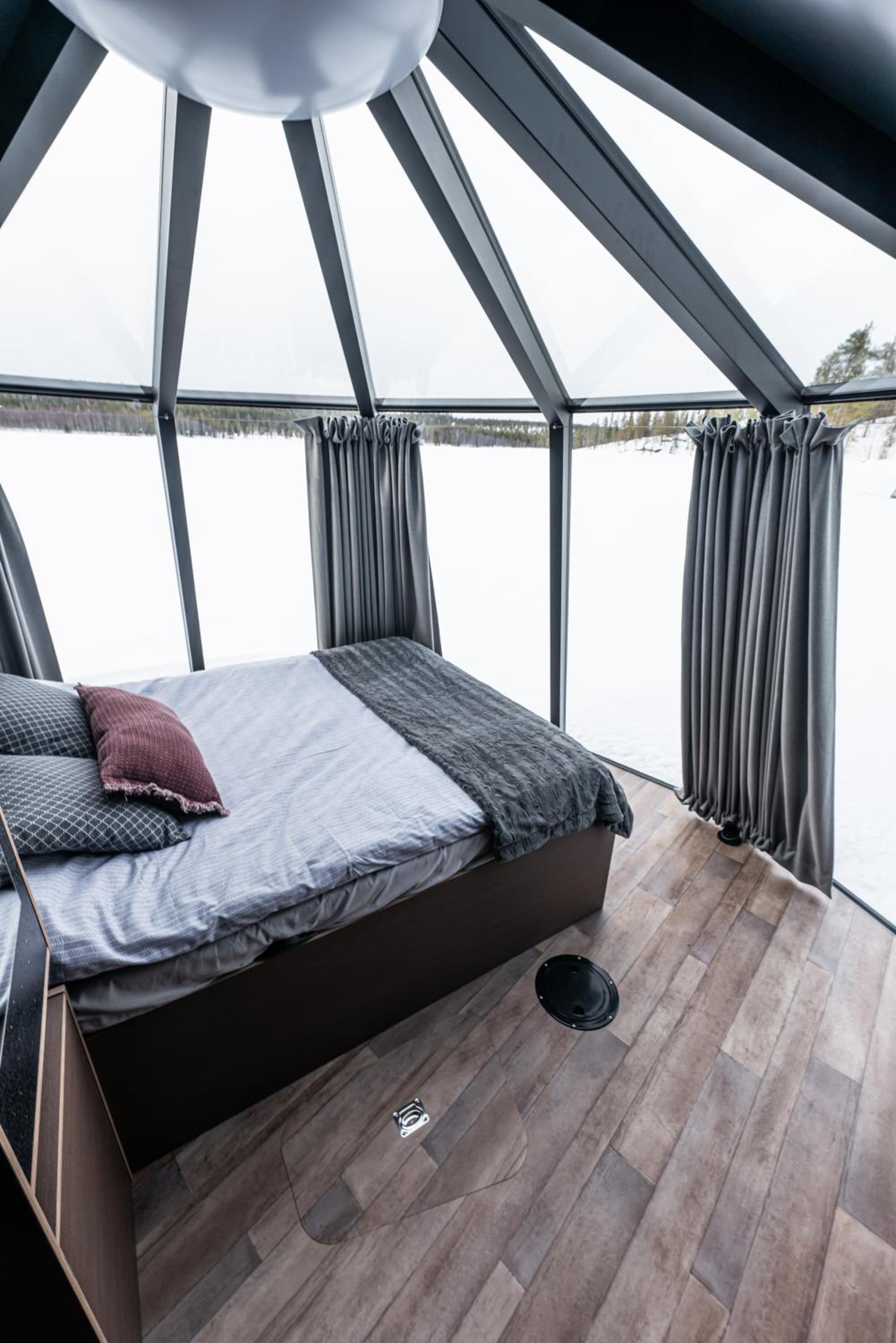 AuroraHut, Overwater Hut