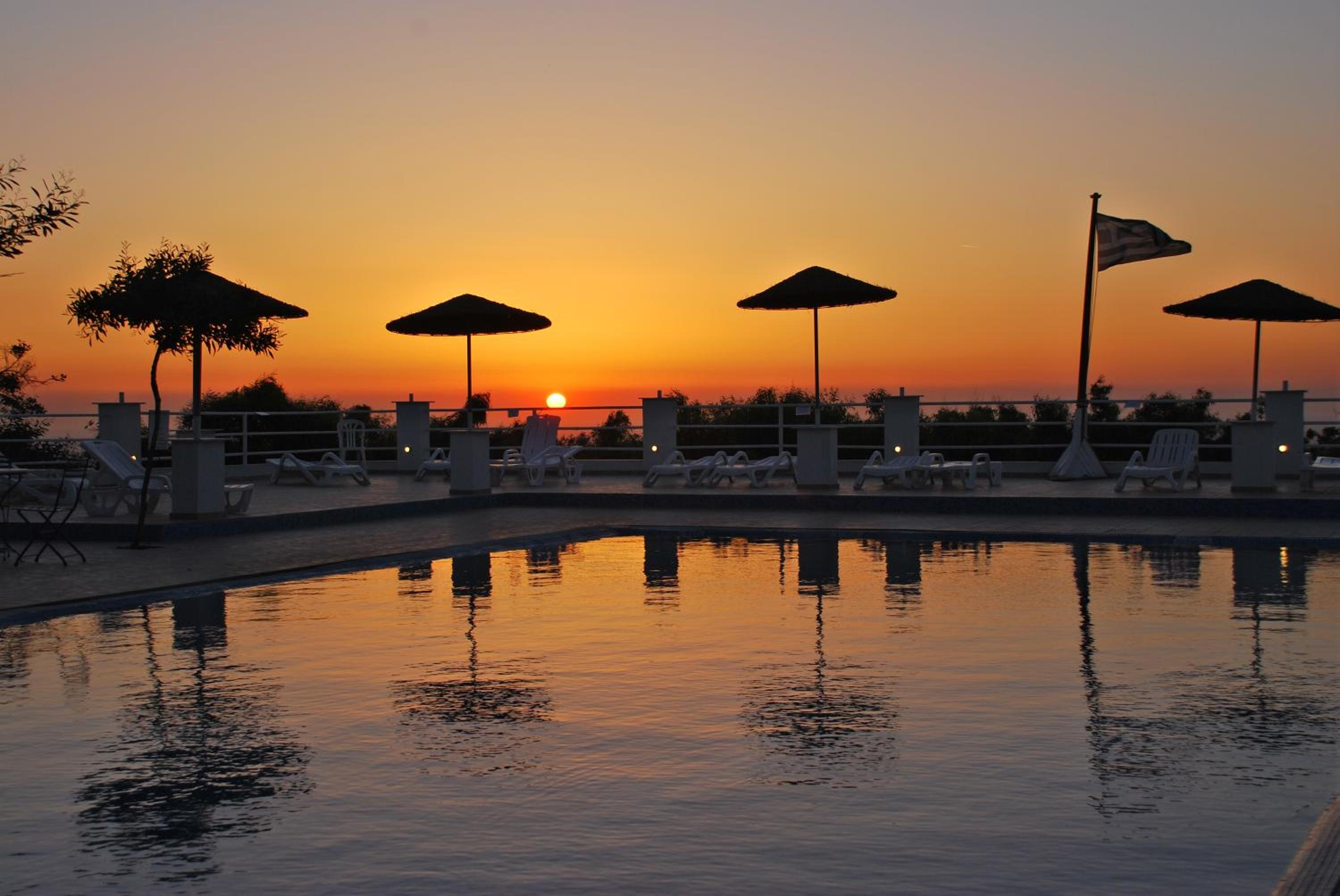 Santorini Camping & Hostel