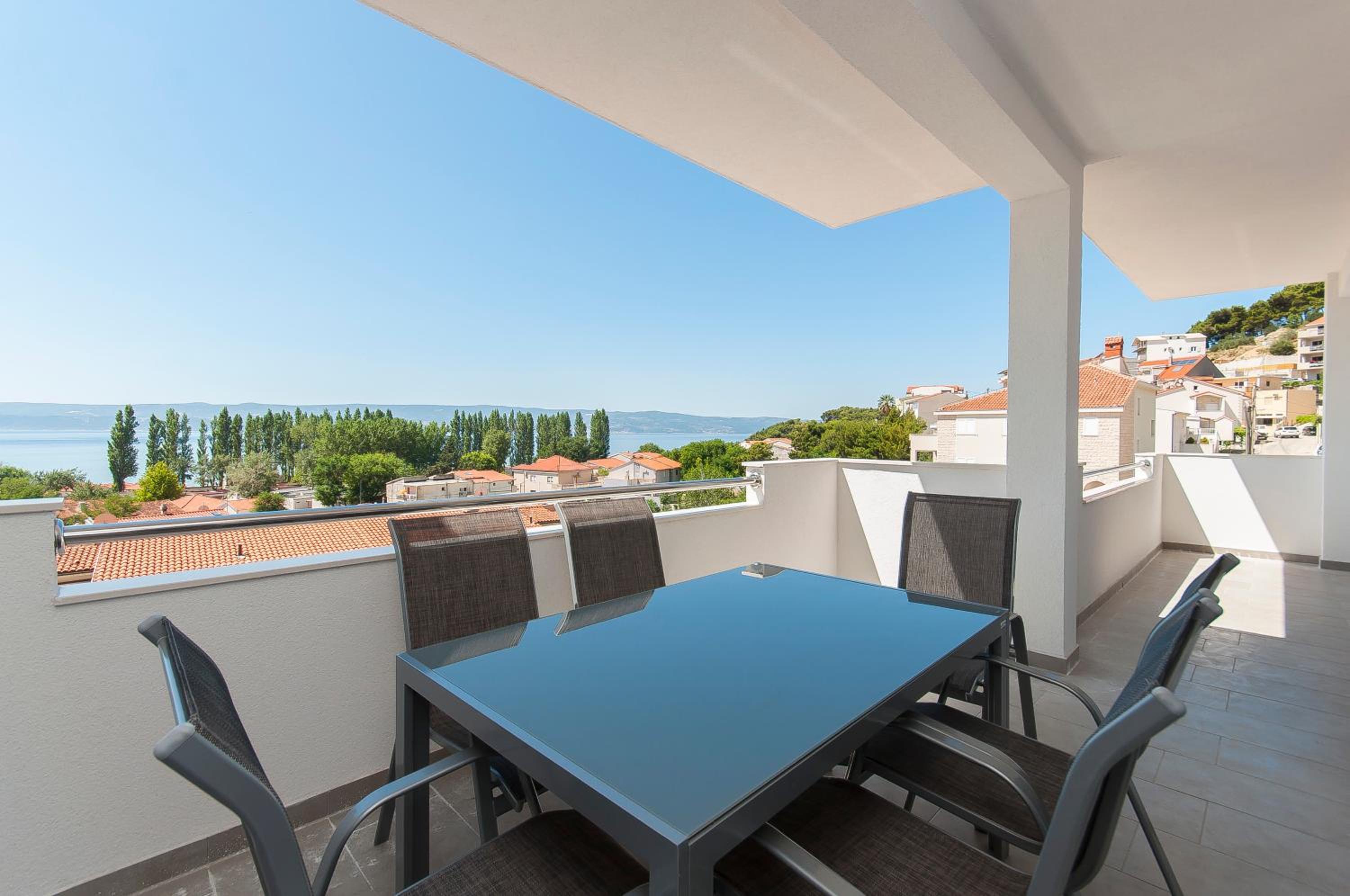 Apartman Mira- Omis view 5