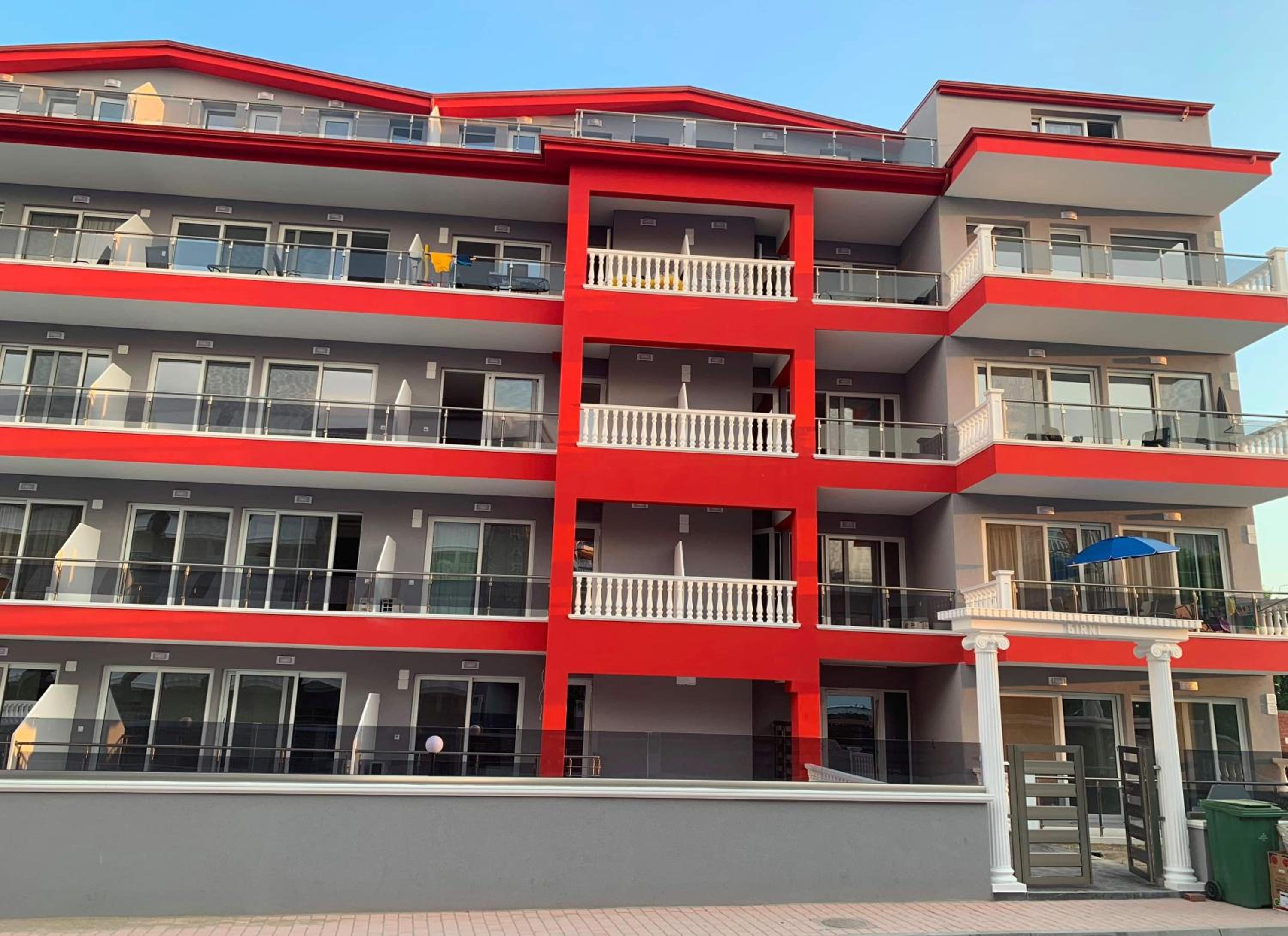 M & M Red Luxury view 5