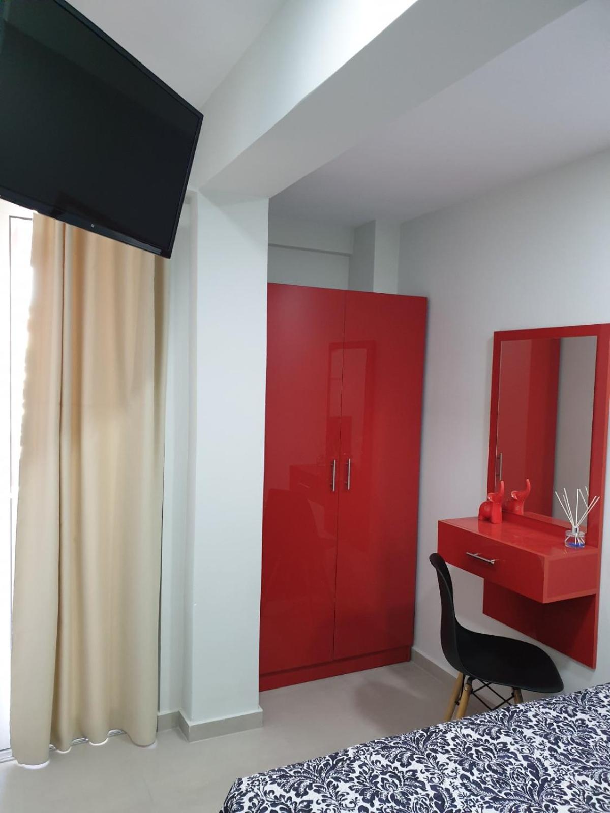 M & M Red Luxury view 2
