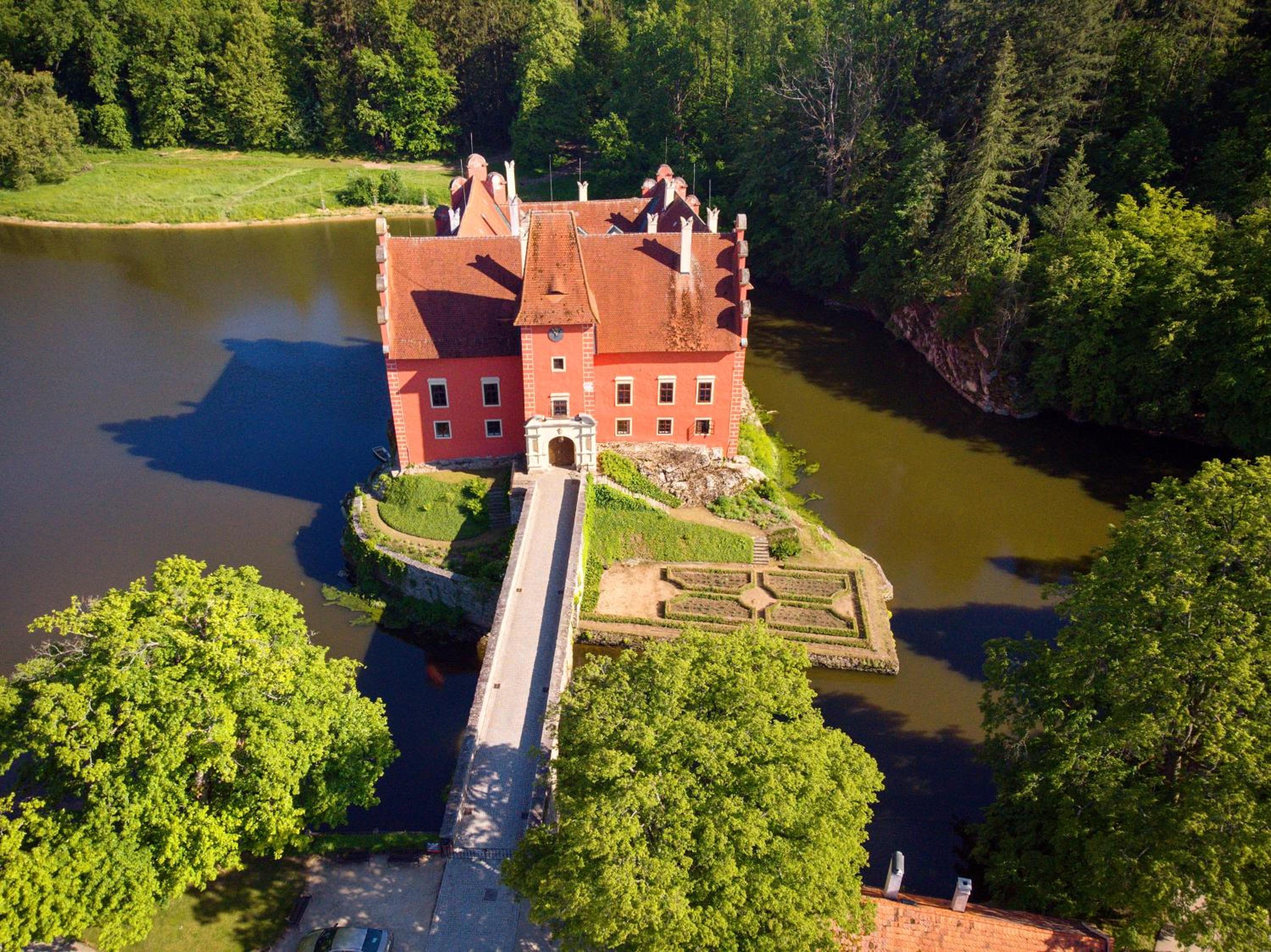 Penzion a restaurace Zlatovláska u zámku Červená Lhota
