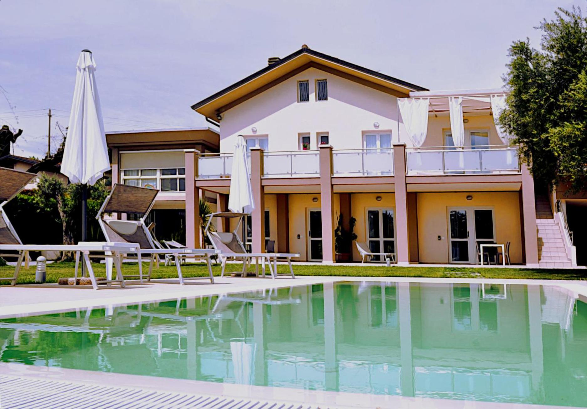 Hotel Garda Bloom Holiday Apartments