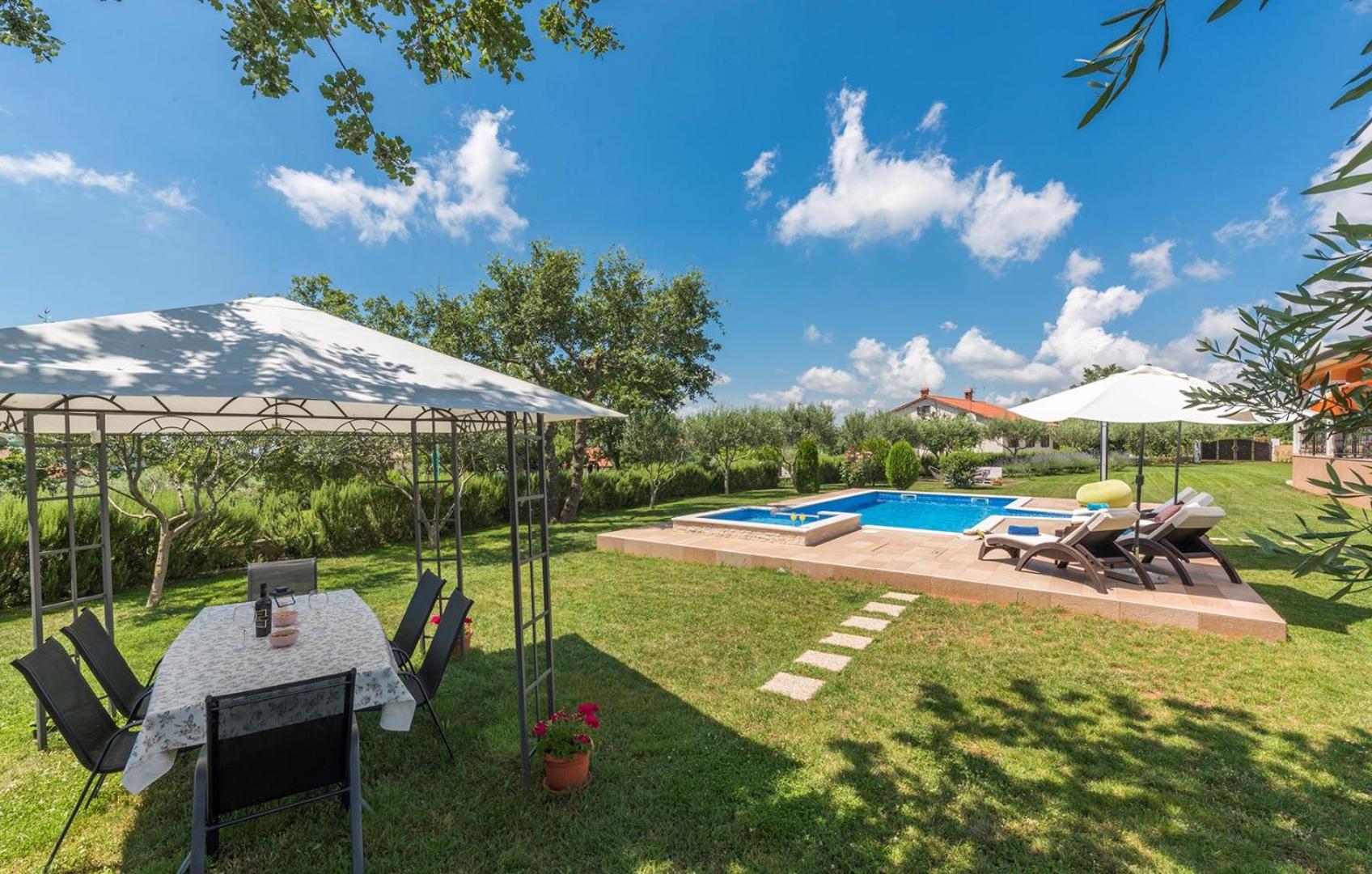 Photo 32