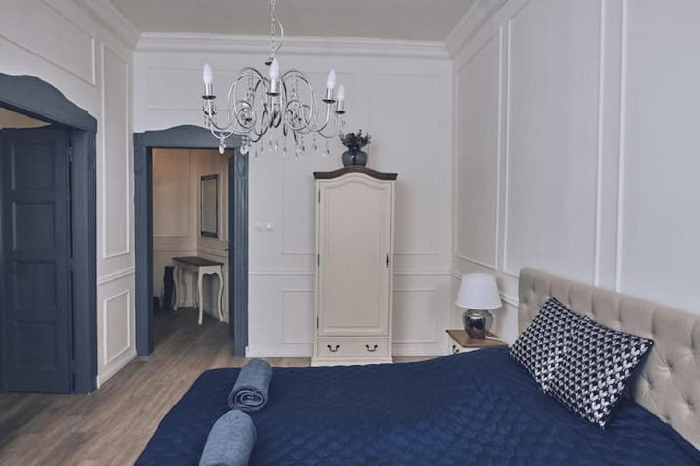 dFive New Stylish Lux Apartment at the Centre view 3