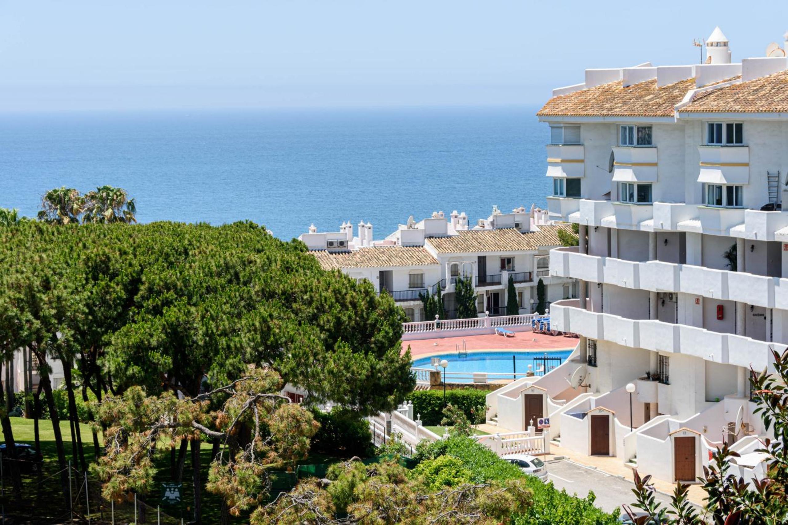 WintowinRentals Calahonda Beach, Pool & Comfort view 5