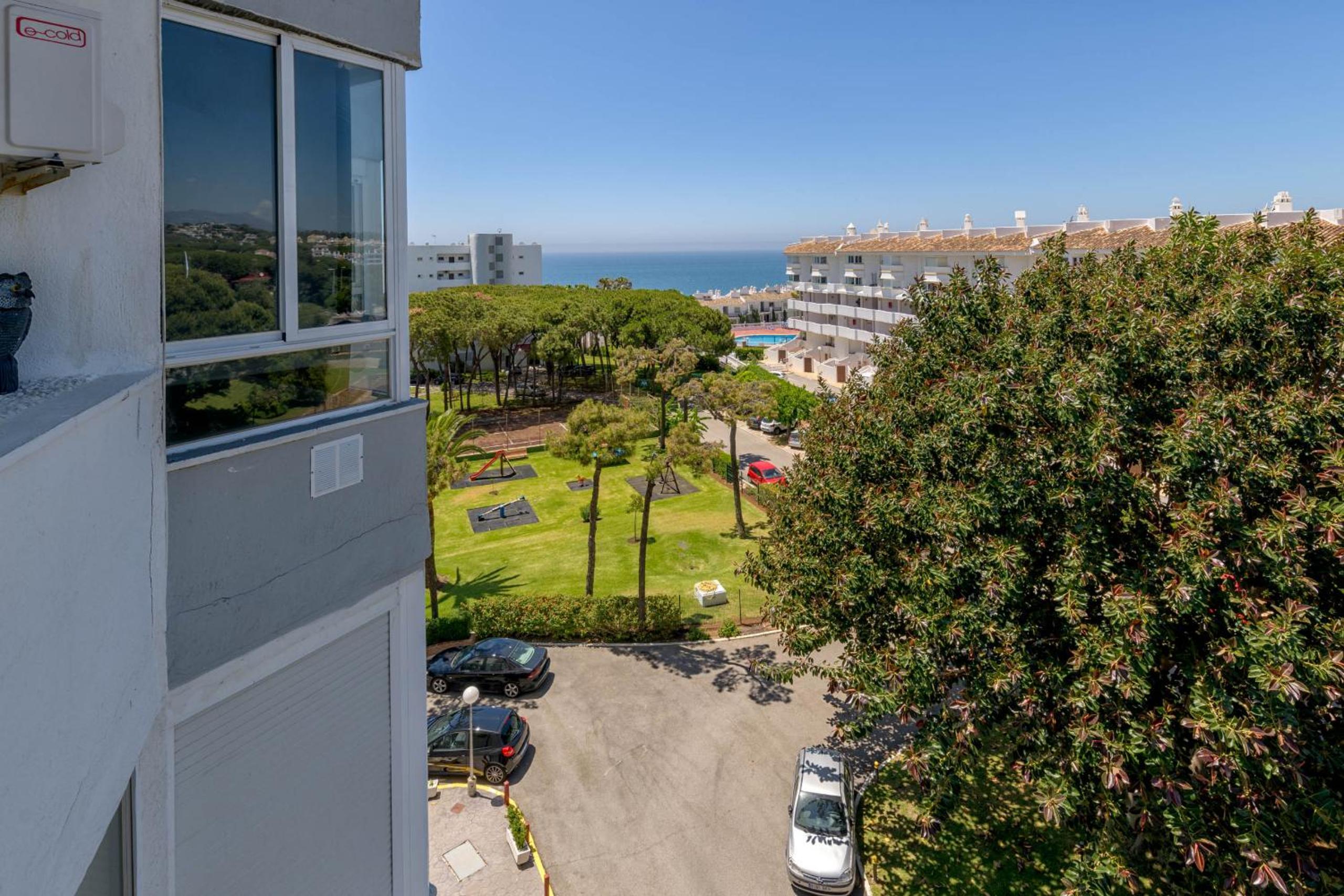 WintowinRentals Calahonda Beach, Pool & Comfort view 3