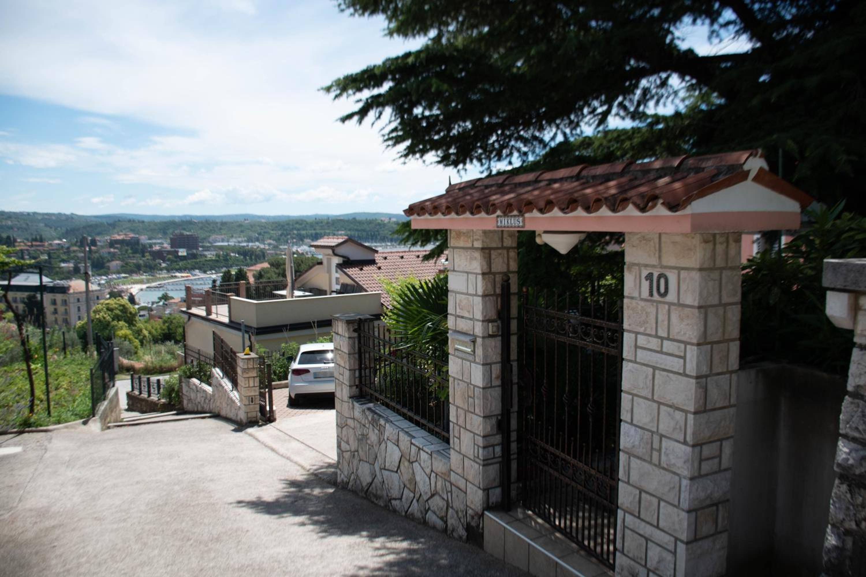 Photo 8