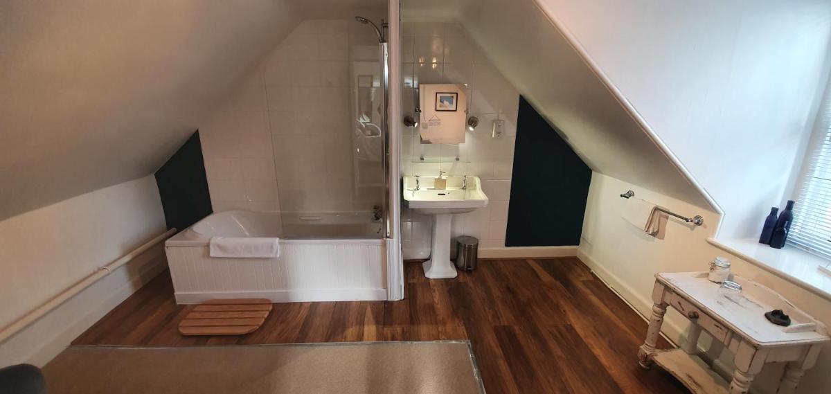 Tirindrish House B&B