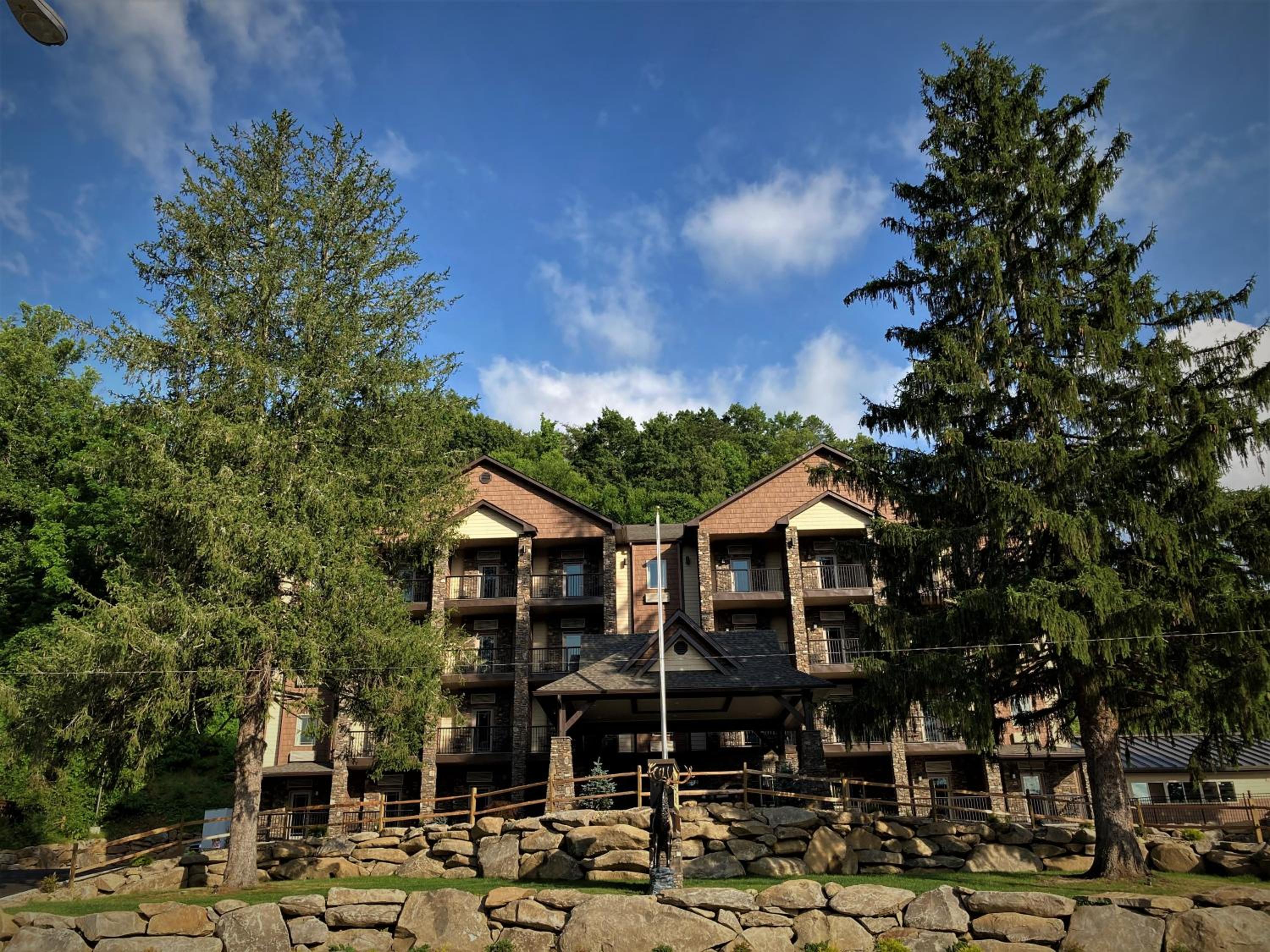 Hotel Stonebrook Lodge Bryson City - Image 1