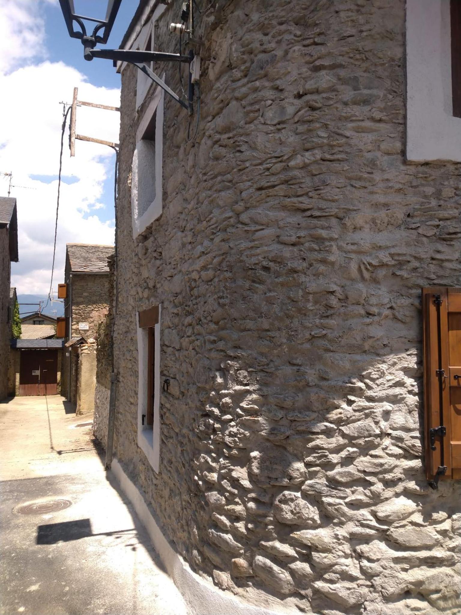 Cal Toni de Vilallobent view 4