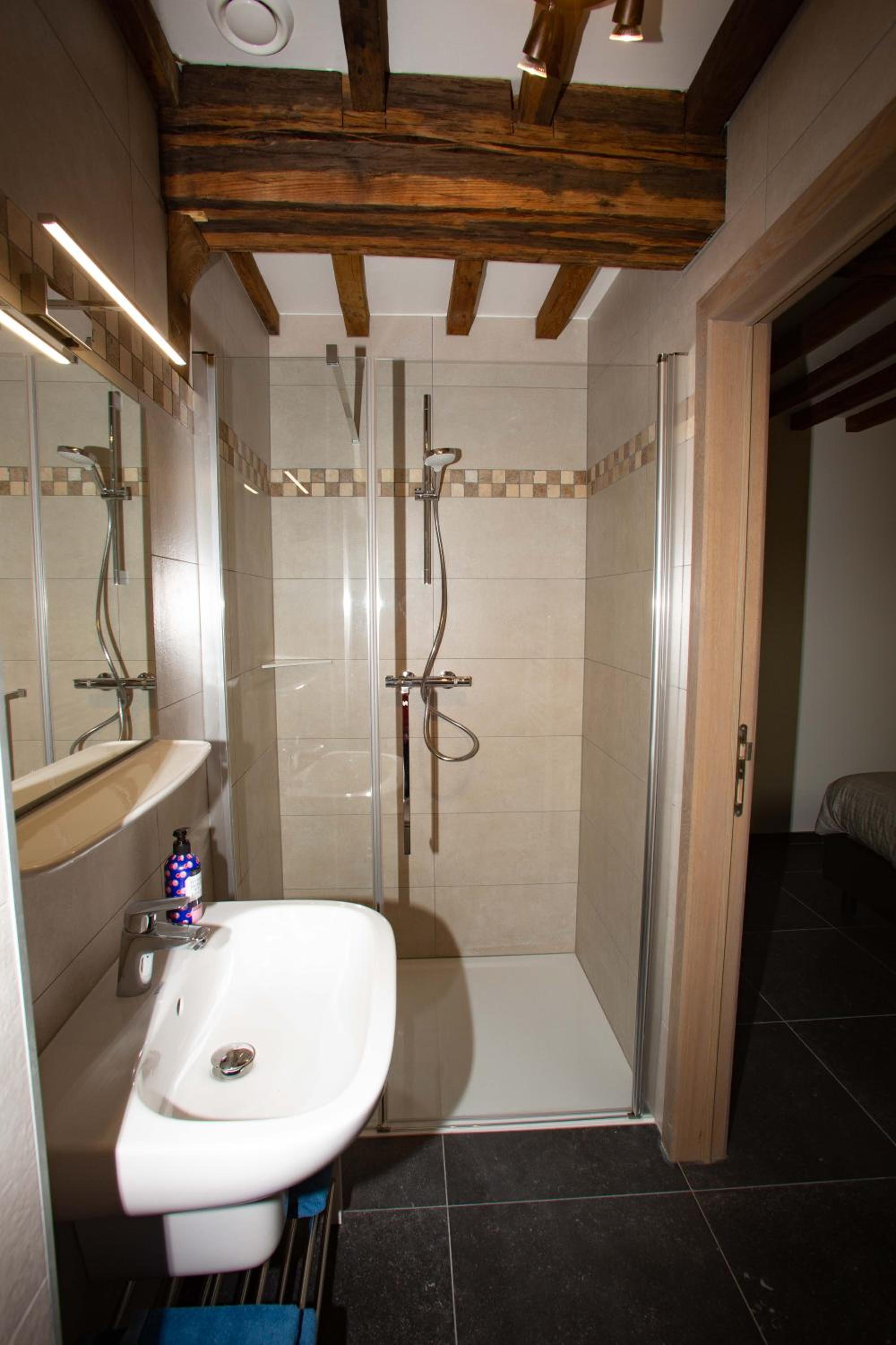 B&B HOTEL IN FERME DE LEUZE nabij Durbuy, eigen laadpalen