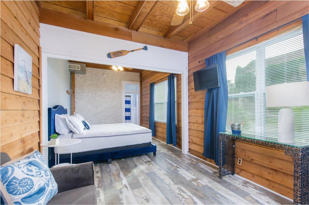 Darien Dockside Inn - Property Image 1