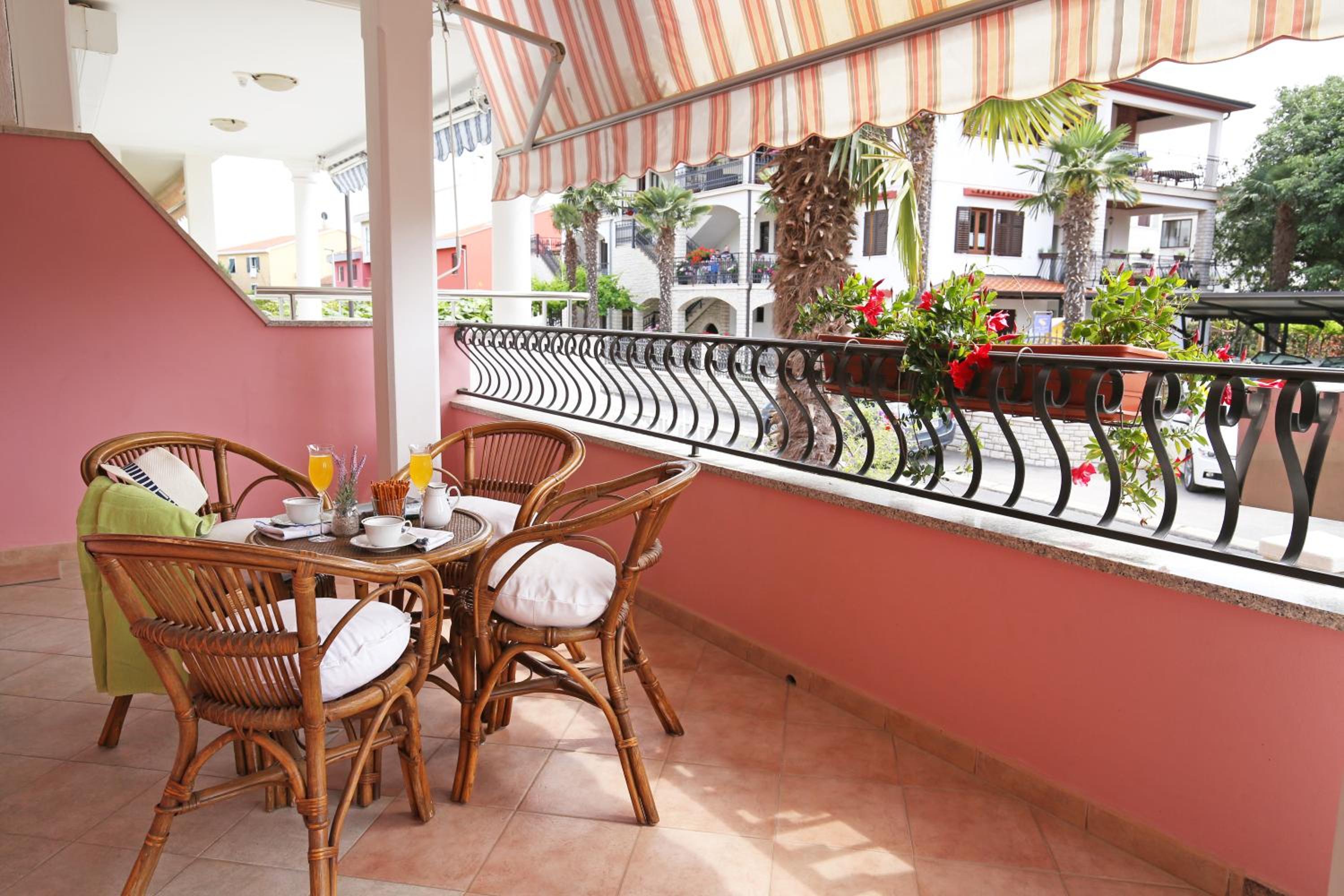 Apartments Paola
