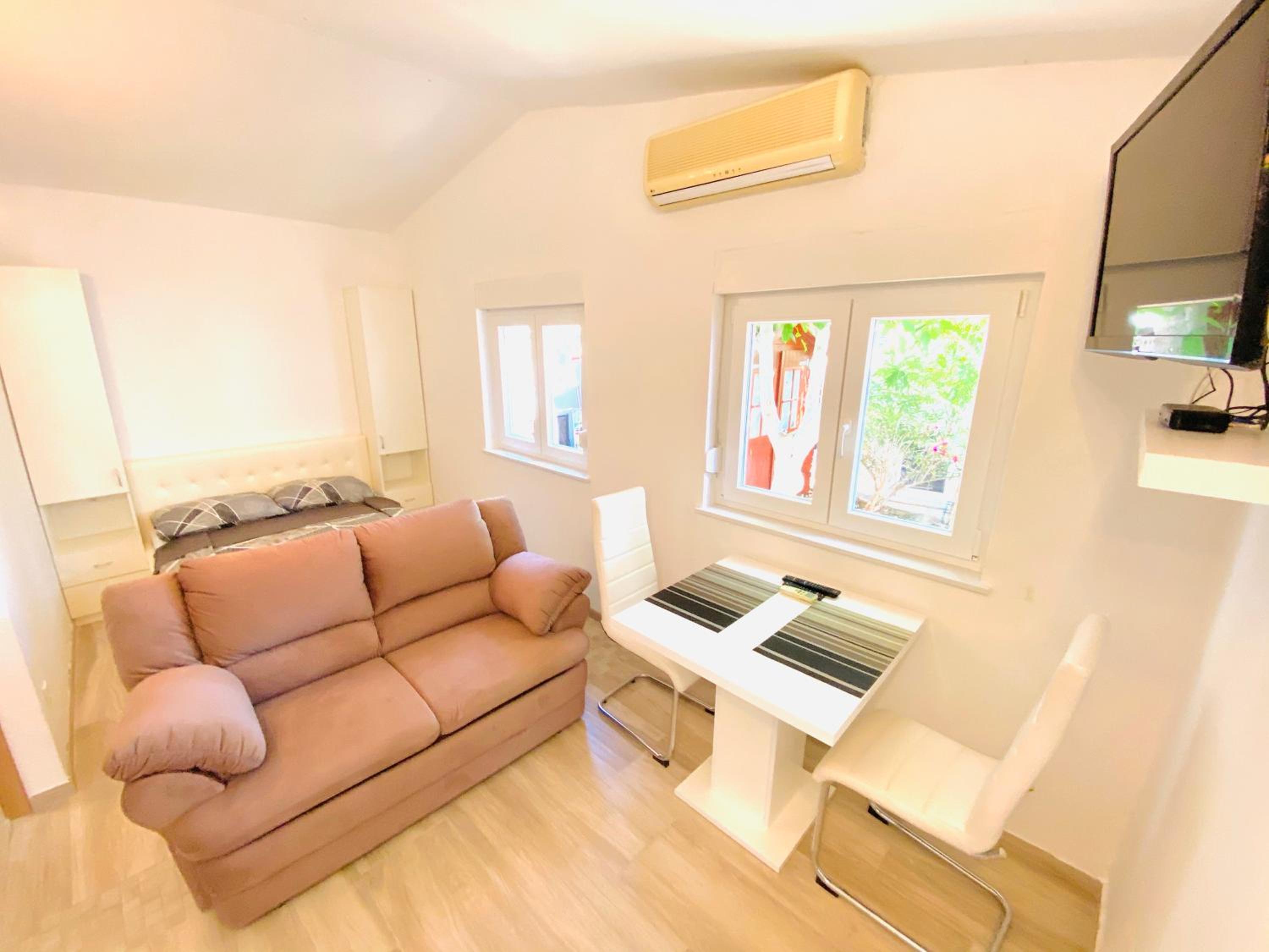 LOKY - sunny studio house 150m from sea with pool view 3